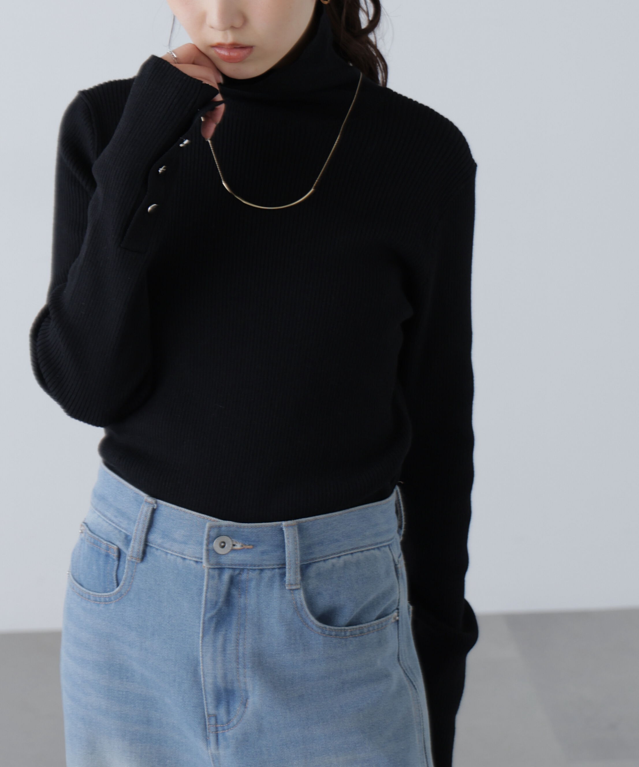  「袖金ボタンリブタートルニット」|ニット・セーター|