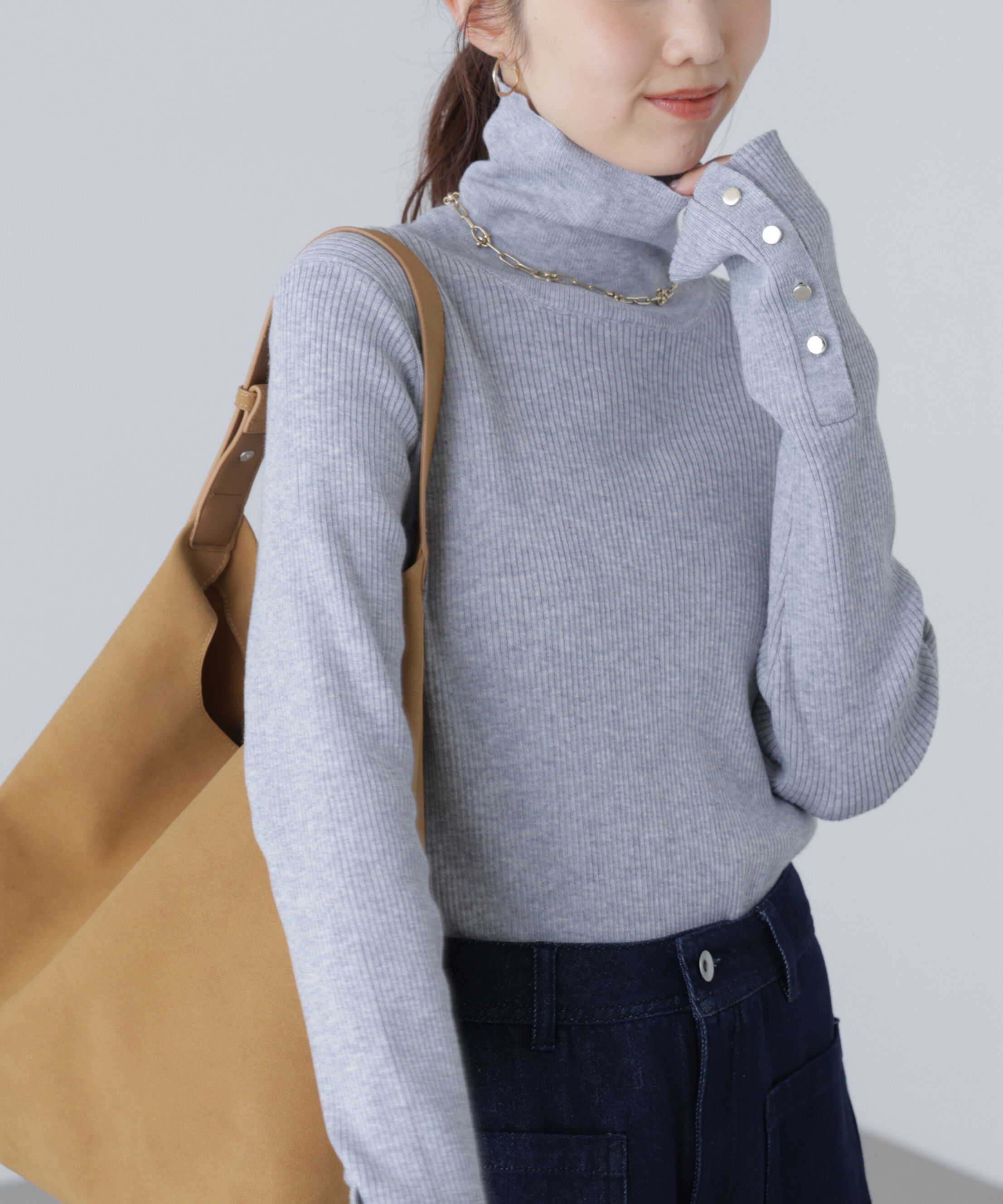  「袖金ボタンリブタートルニット」|ニット・セーター|