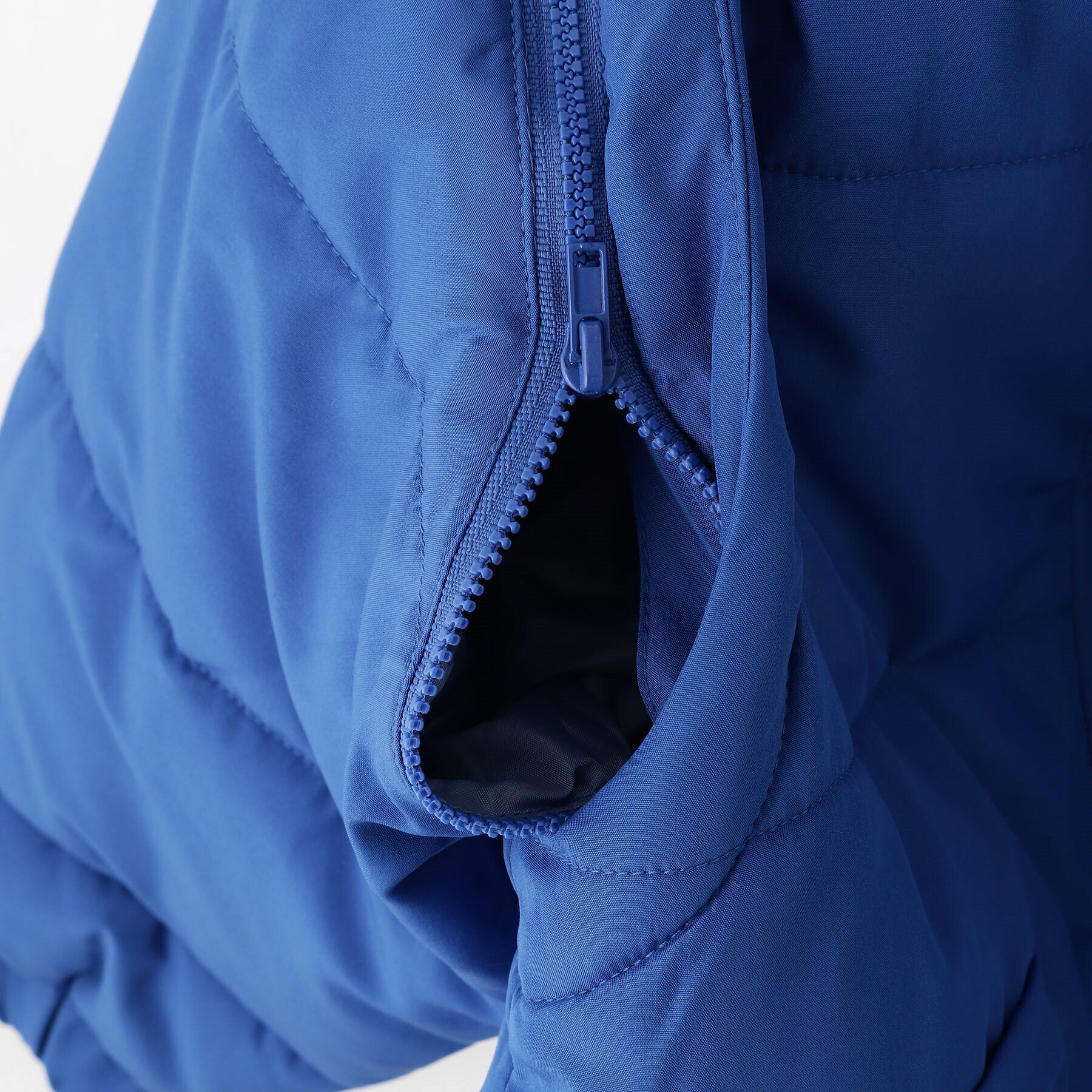 SHOO･LA･RUE「【110-140cm/撥水/男女兼用】お袖取り外し2WAY中綿ブルゾン」|ブルゾン・スタジャン|