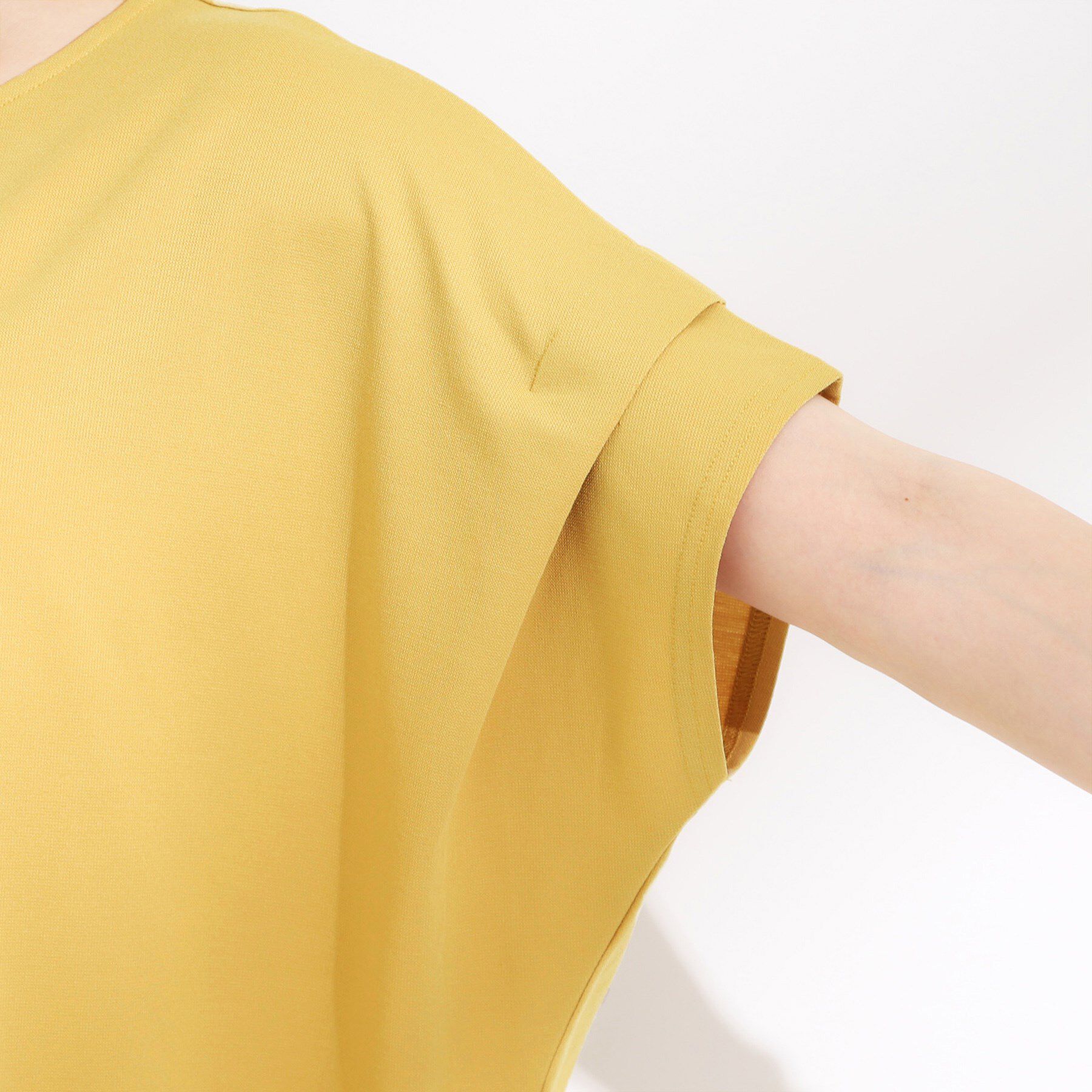 SHOO･LA･RUE「【S-LL/UV/吸水速乾】さらりと着こなす 肩タックゆるトップス」|Tシャツ・カットソー|