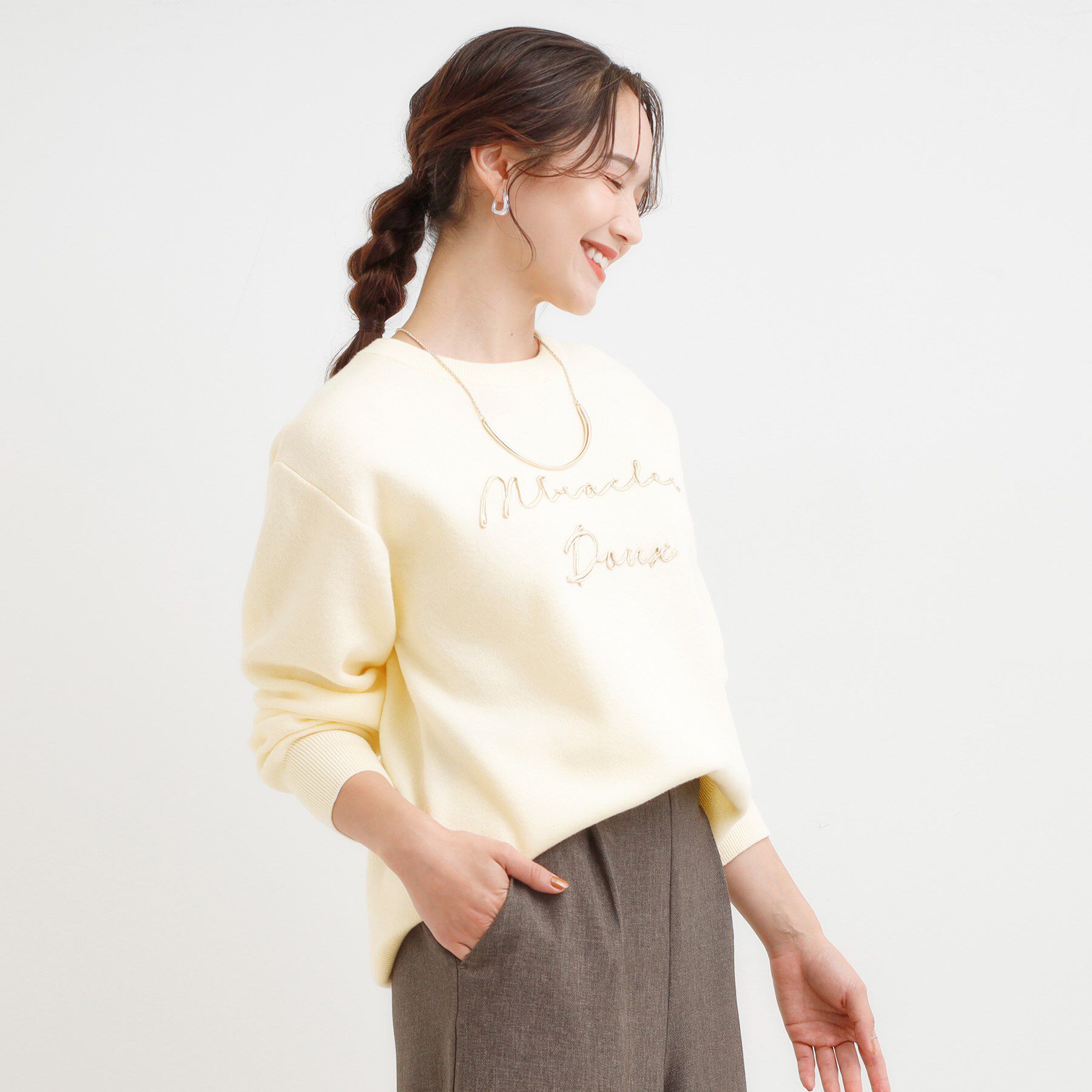 SHOO･LA･RUE「【洗濯機可/ちくちくしにくい】大人のための スウェットライク刺繍ロゴニット」|ニット・セーター|