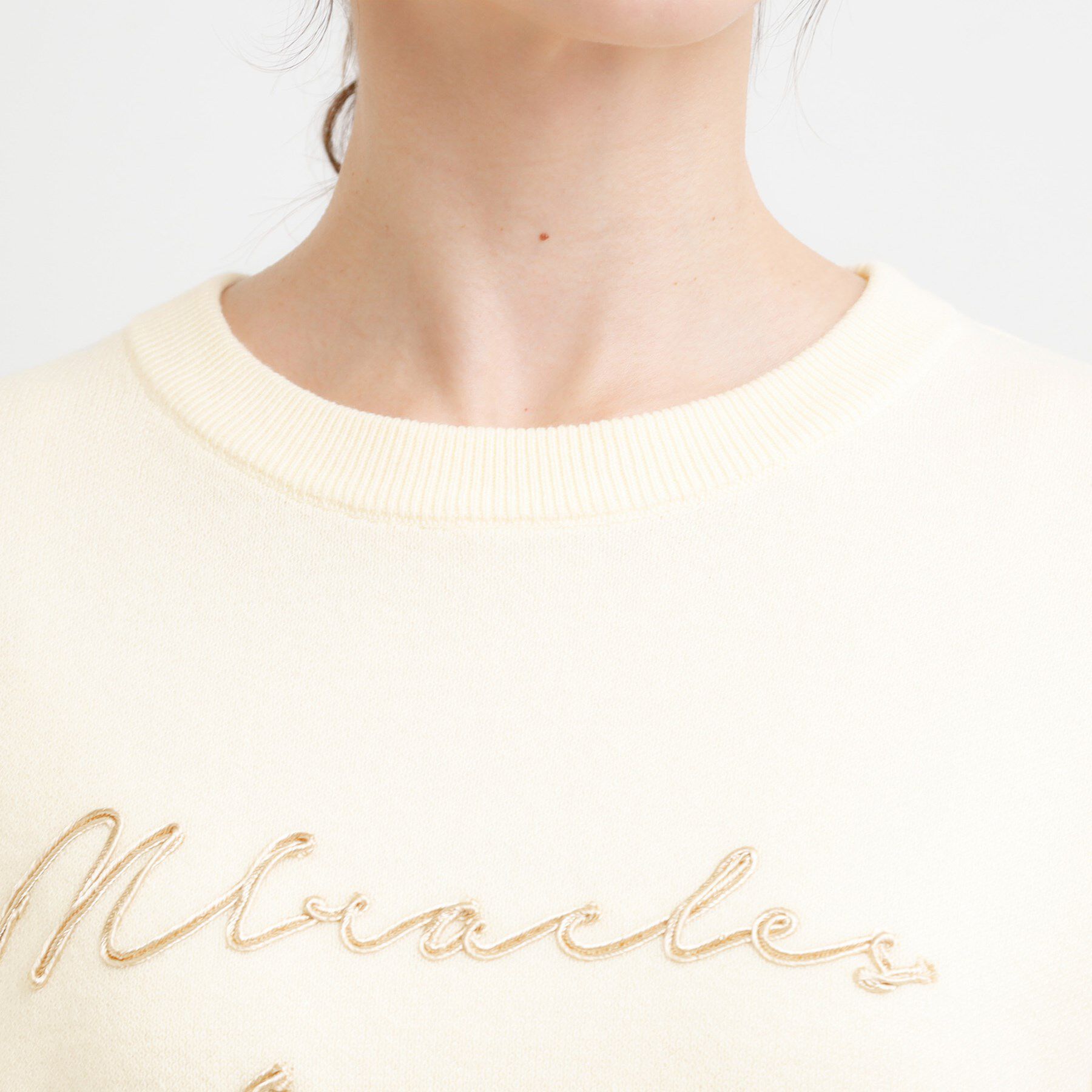 SHOO･LA･RUE「【洗濯機可/ちくちくしにくい】大人のための スウェットライク刺繍ロゴニット」|ニット・セーター|