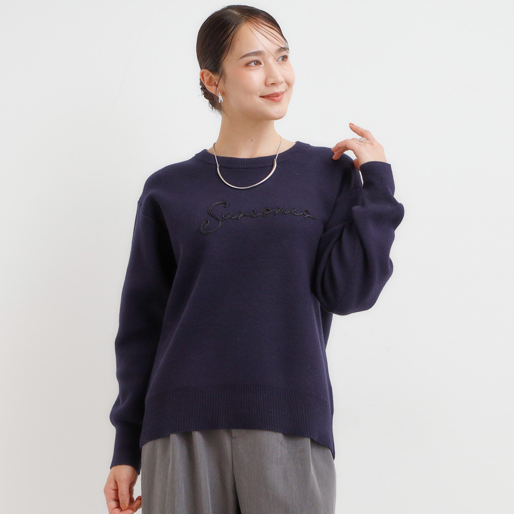 SHOO･LA･RUE「【洗濯機可/ちくちくしにくい】大人のための スウェットライク刺繍ロゴニット」|ニット・セーター|