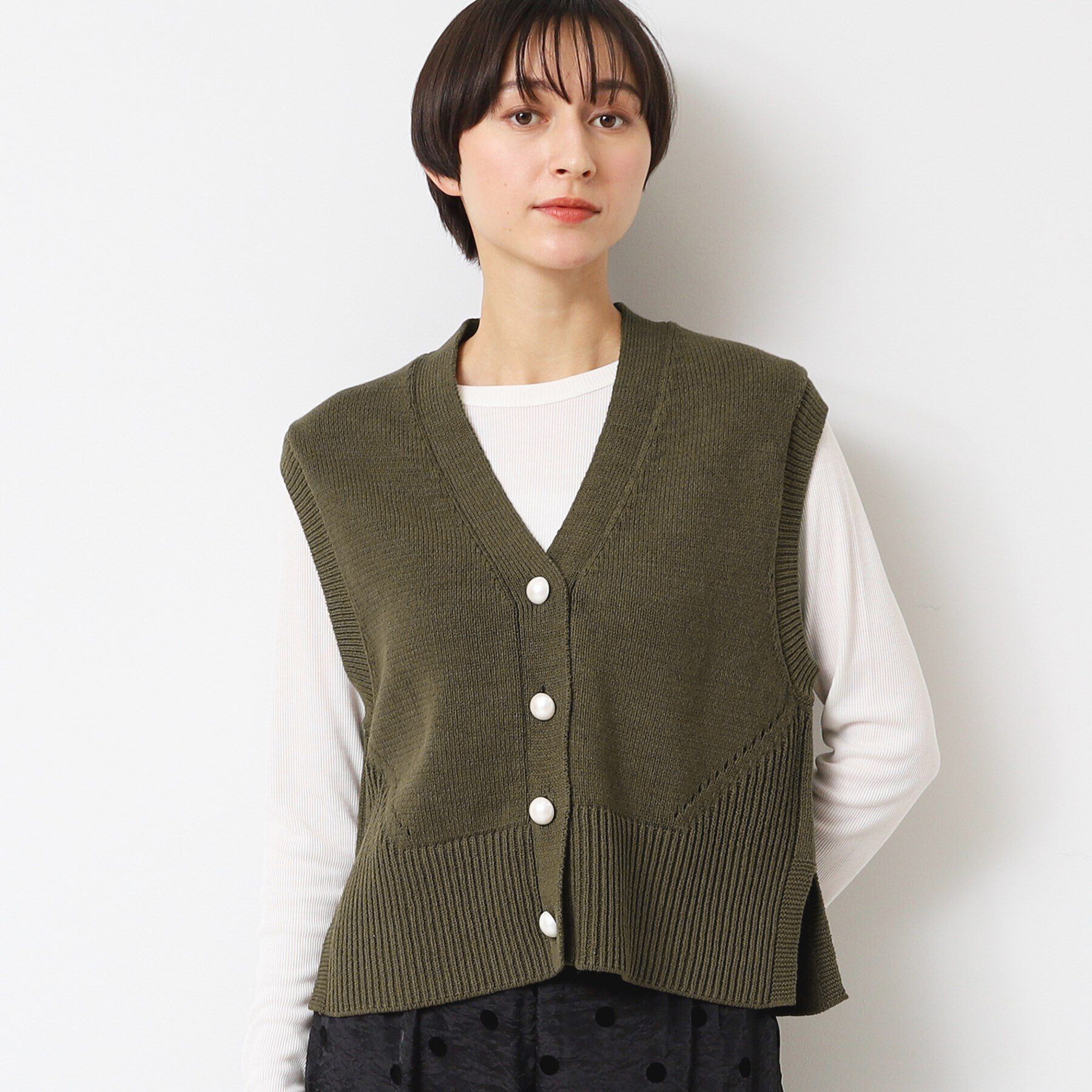 Dessin「【洗える】パール調ボタン付きニットジレ」|ベスト・ジレ|カーキ(027)