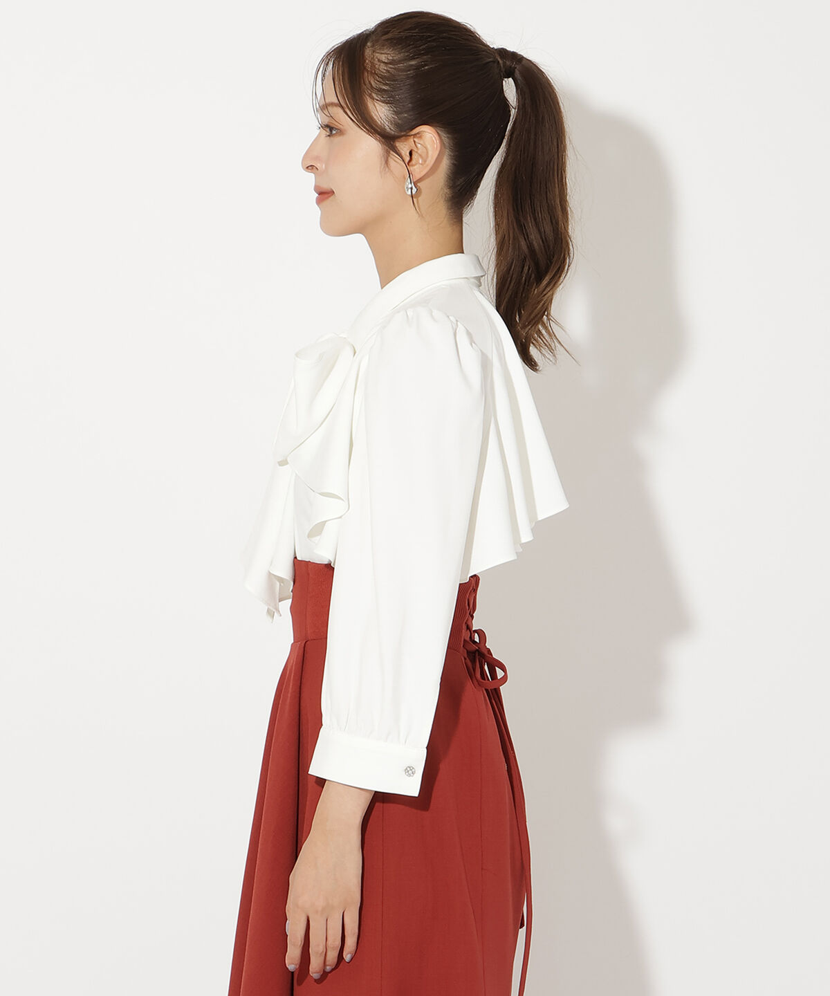 アンドクチュール「ビジューボタンフリルケープブラウス」|シャツ・ブラウス|