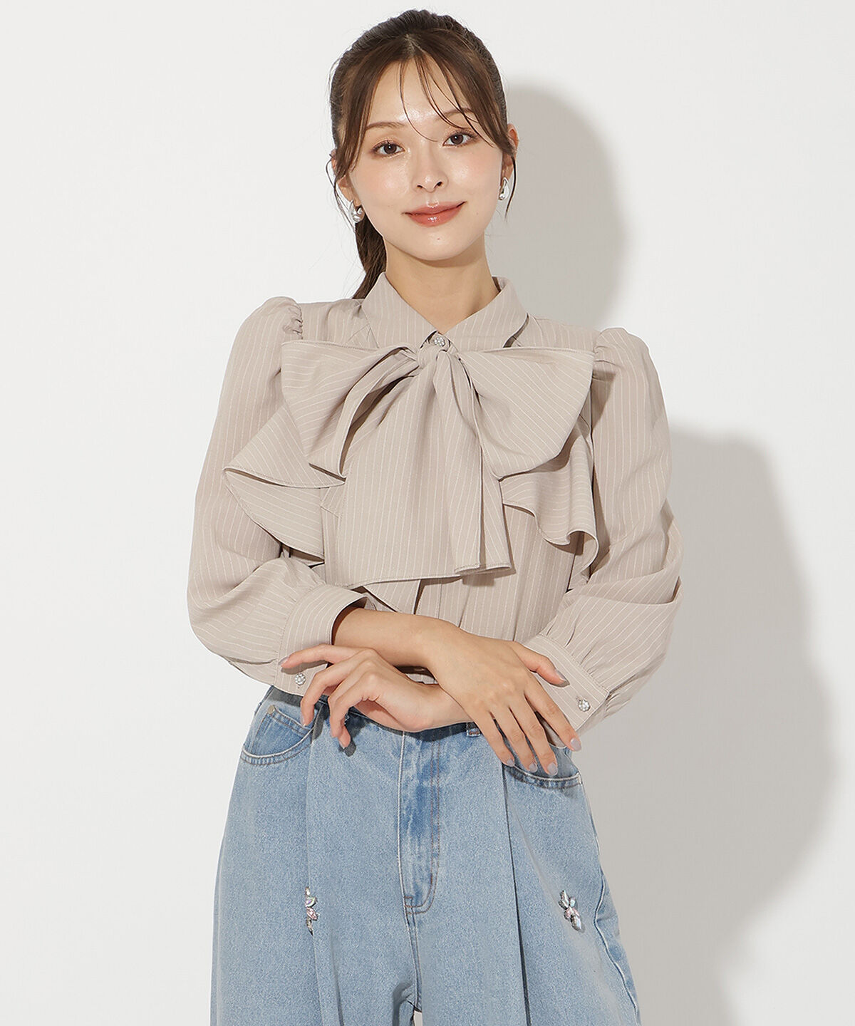 アンドクチュール「ビジューボタンフリルケープブラウス」|シャツ・ブラウス|