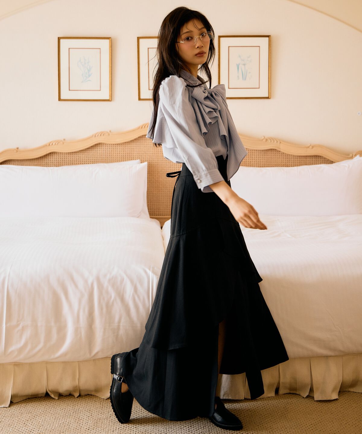 アンドクチュール「ビジューボタンフリルケープブラウス」|シャツ・ブラウス|