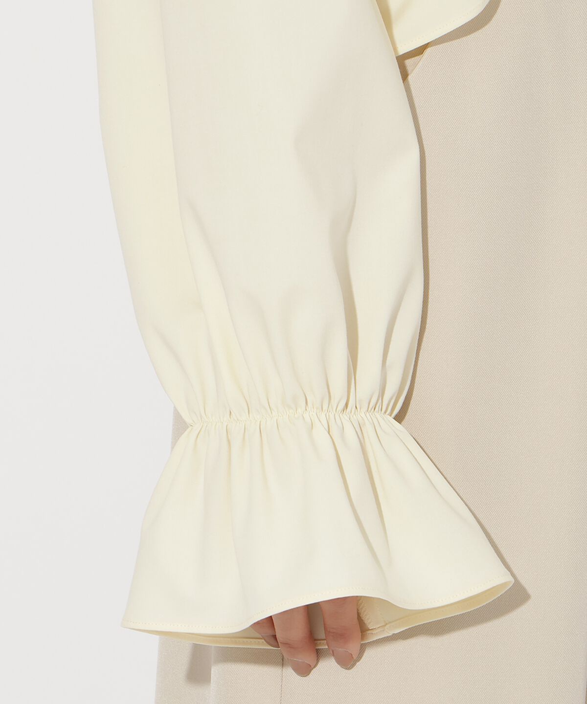 アンドクチュール「フリルクロスブラウス」|シャツ・ブラウス|