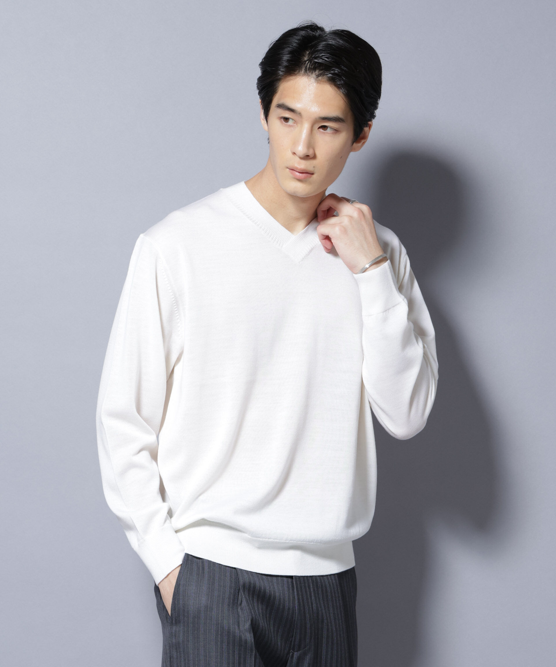 nano･universe「「毛玉レスニット」ファインゲージVネック」|ニット・セーター|オフホワイト1