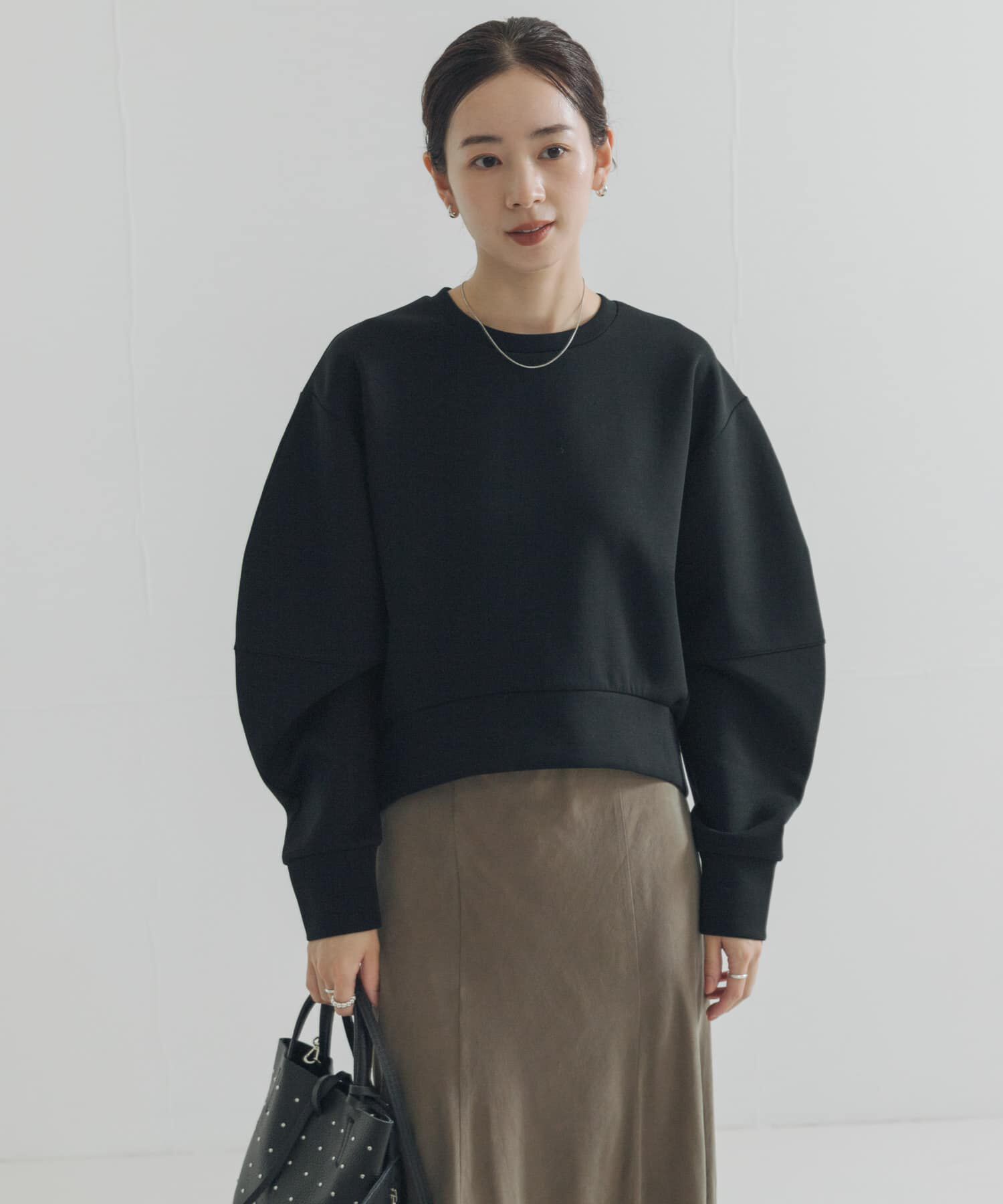 URBAN RESEARCH「ボリュームスリーブダンボールトップス」|スウェット・ジャージ|ブラック