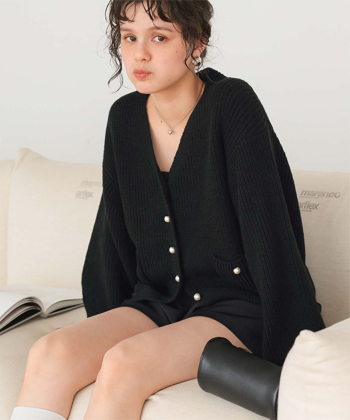 titivate「ポケット付きパールボタンニットカーディガン」|カーディガン|ブラック