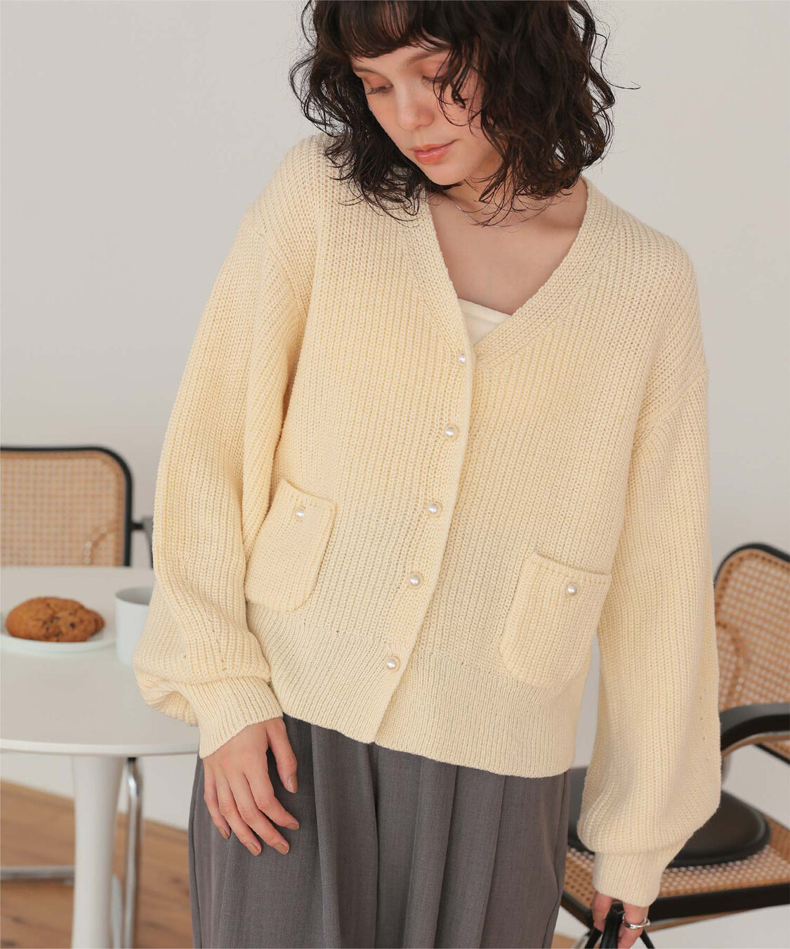 titivate「ポケット付きパールボタンニットカーディガン」|カーディガン|アイボリー