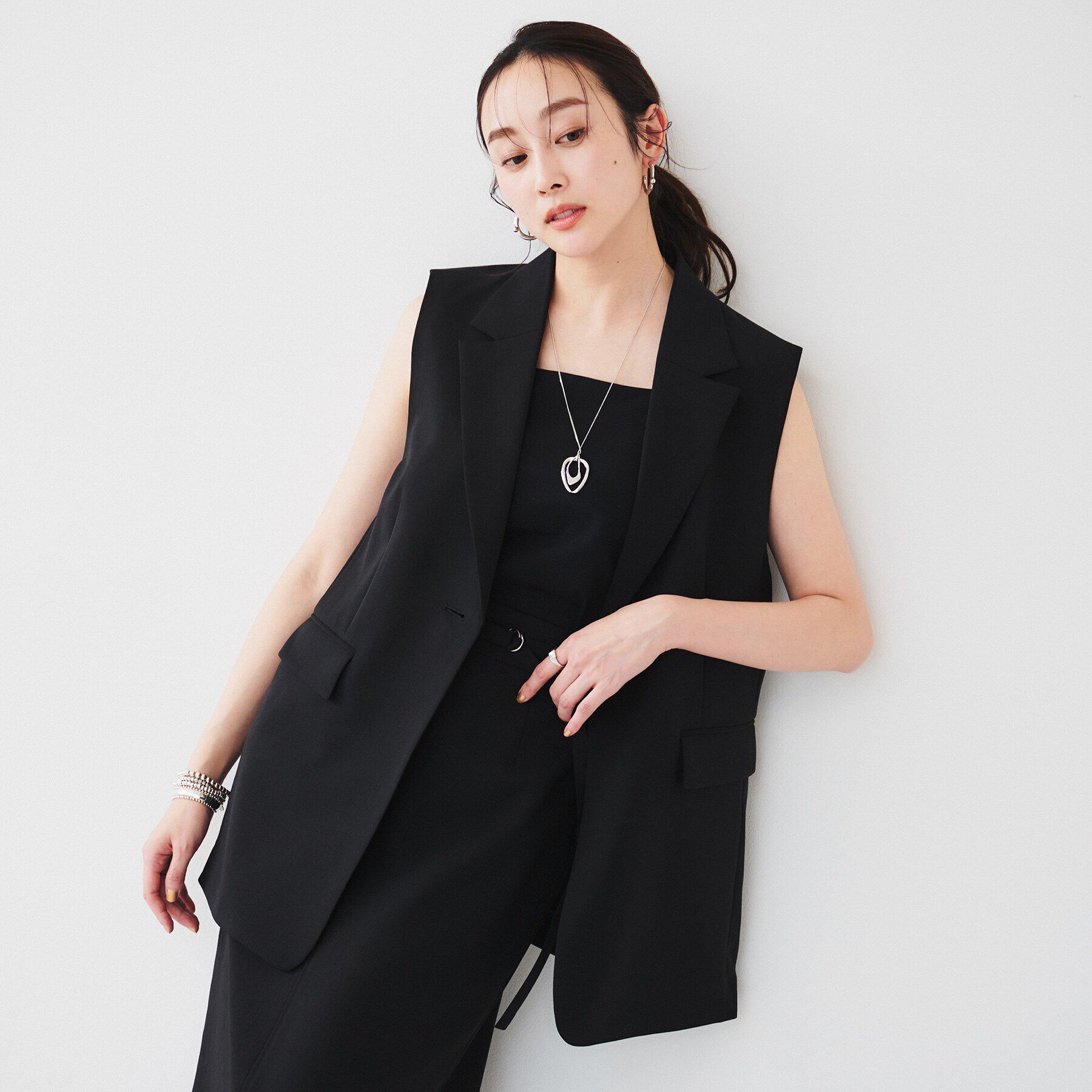 UNTITLED「【接触冷感/UV/セットアップ可能】ライトウェイト テーラードジレ」|ベスト・ジレ|ブラック(019)