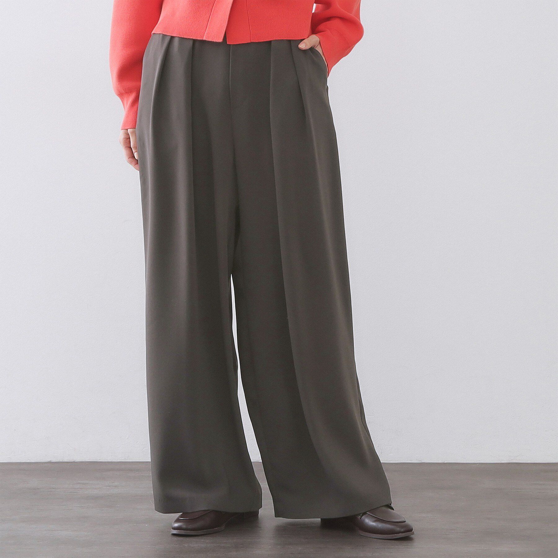 OPAQUE.CLIP「タックイージーワイドパンツ【洗濯機OK】」|その他|チャコールグレー(0