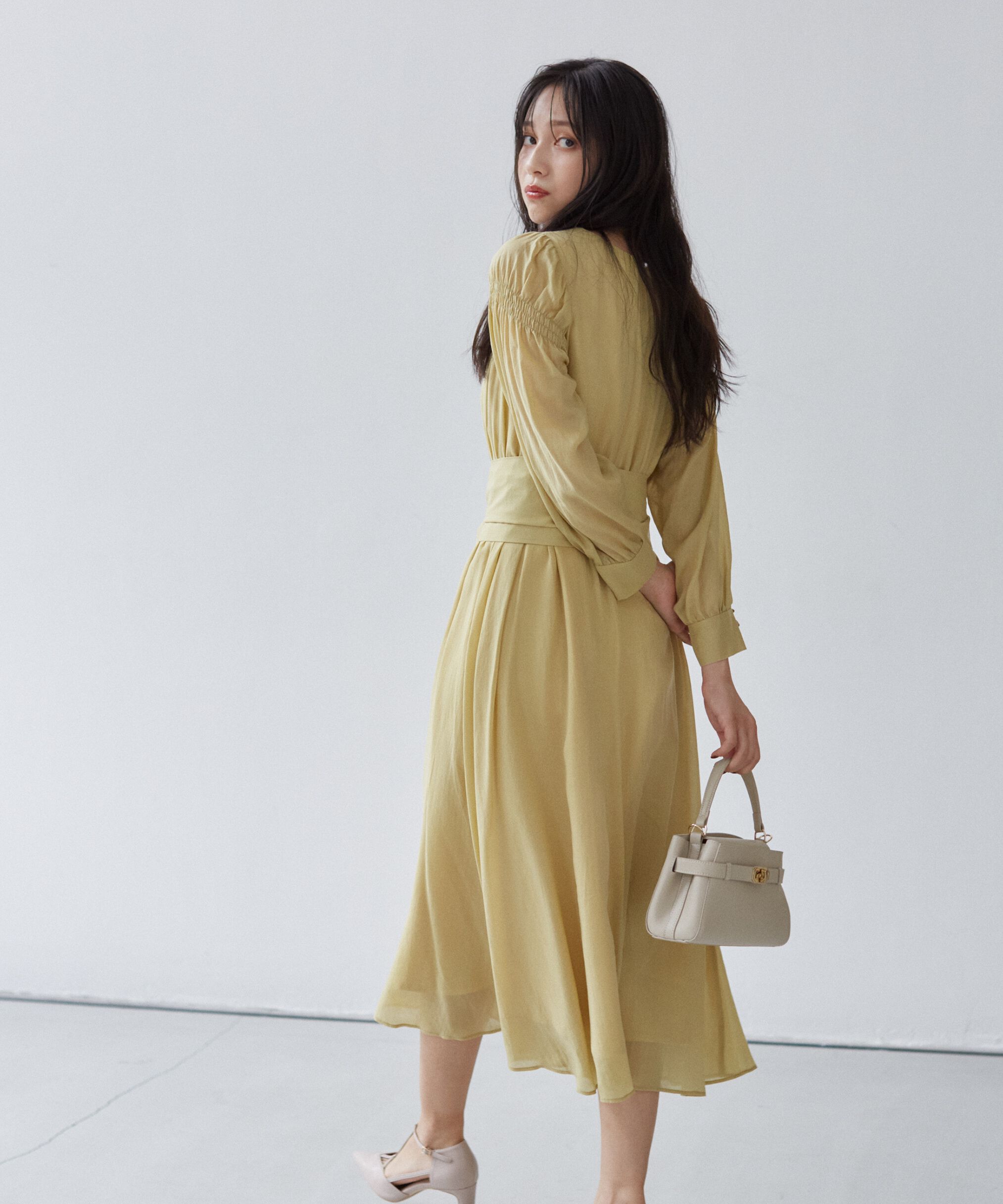 PROPORTION BODY DRESSING「肩シャーリングシアーワンピース24AW」|ワンピース|