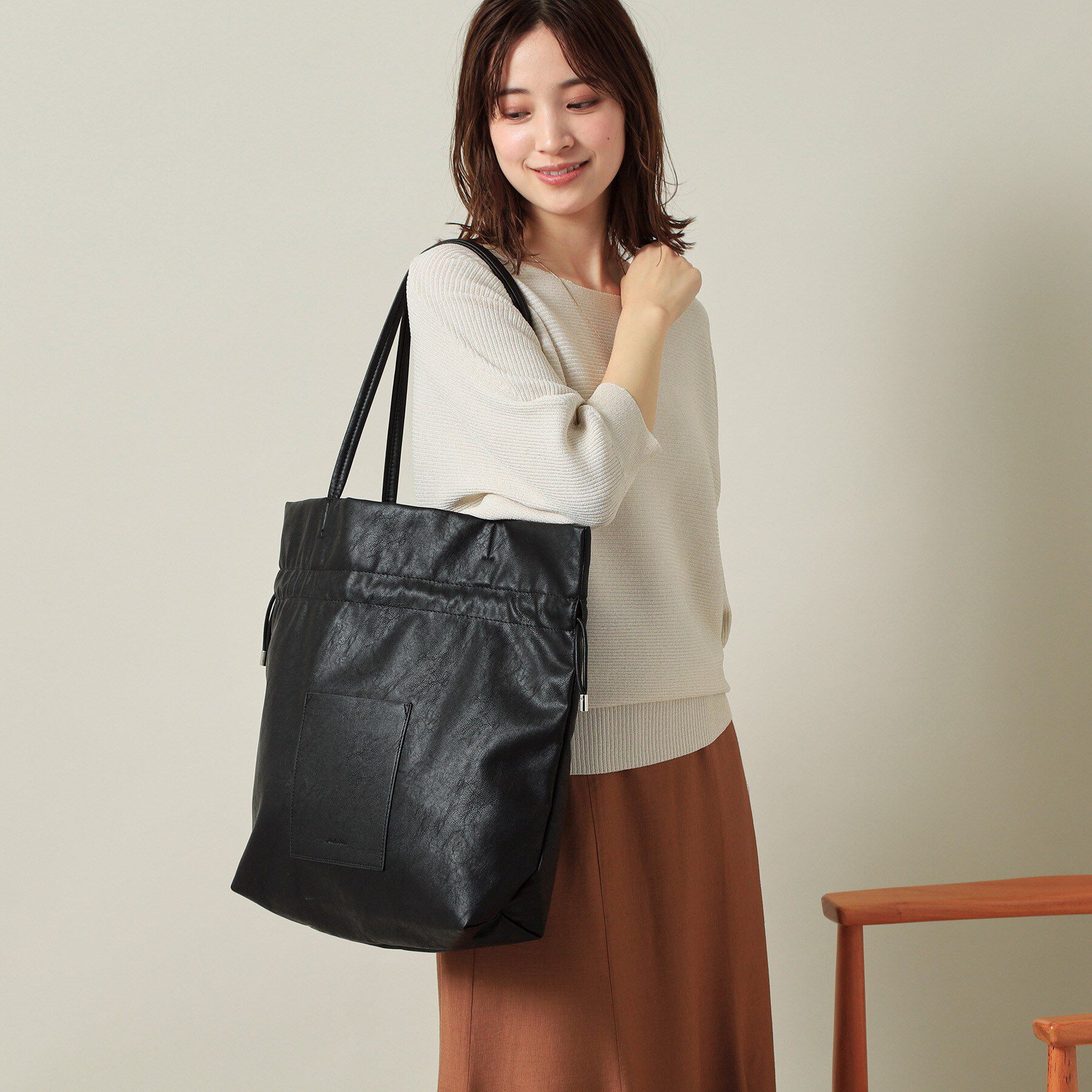 ITS&rsquo;DEMO「【A4対応】合皮巾着トート」|トートバッグ|