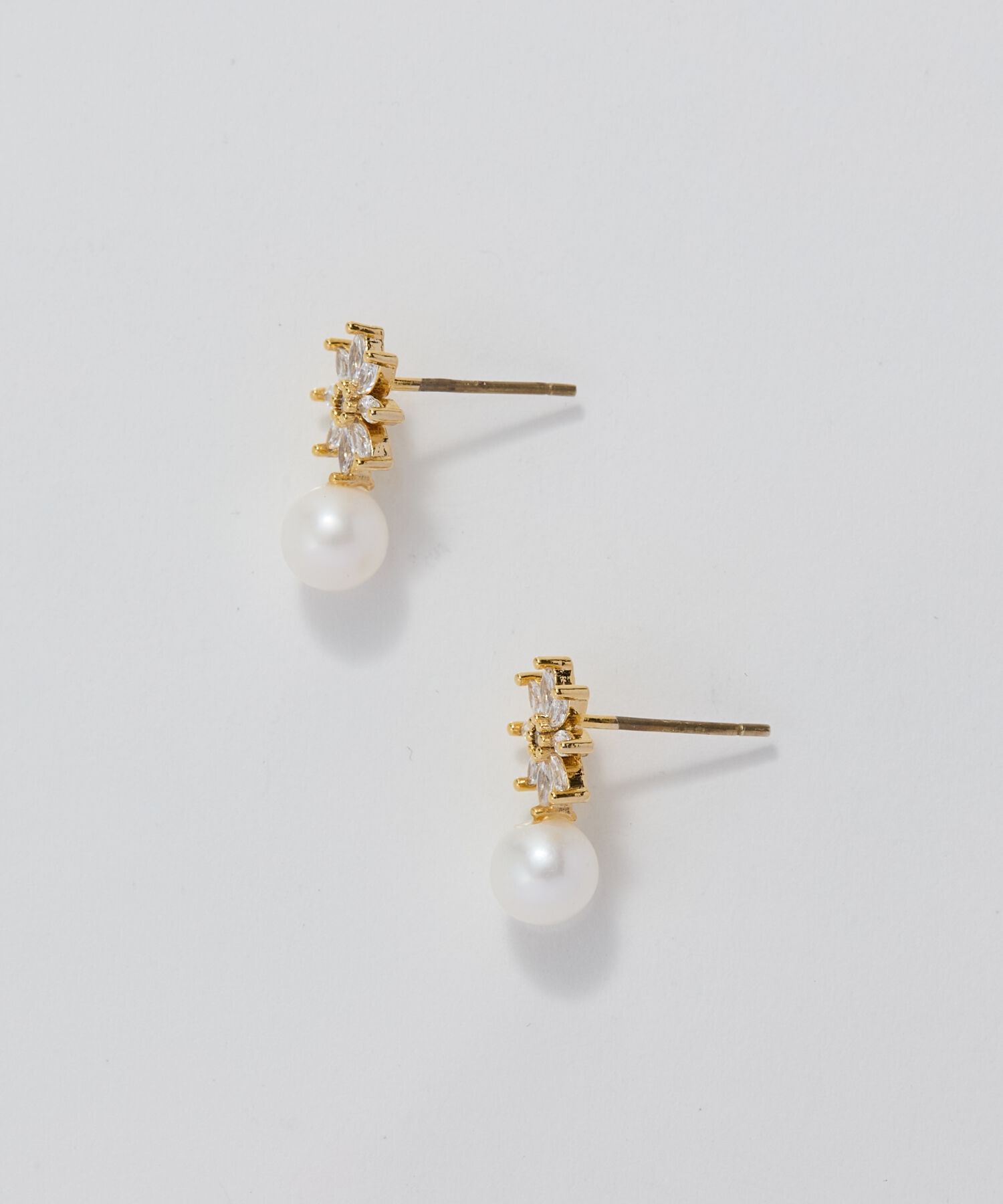 Phoebe「クリスタルペタルパールピアス」|ピアス|