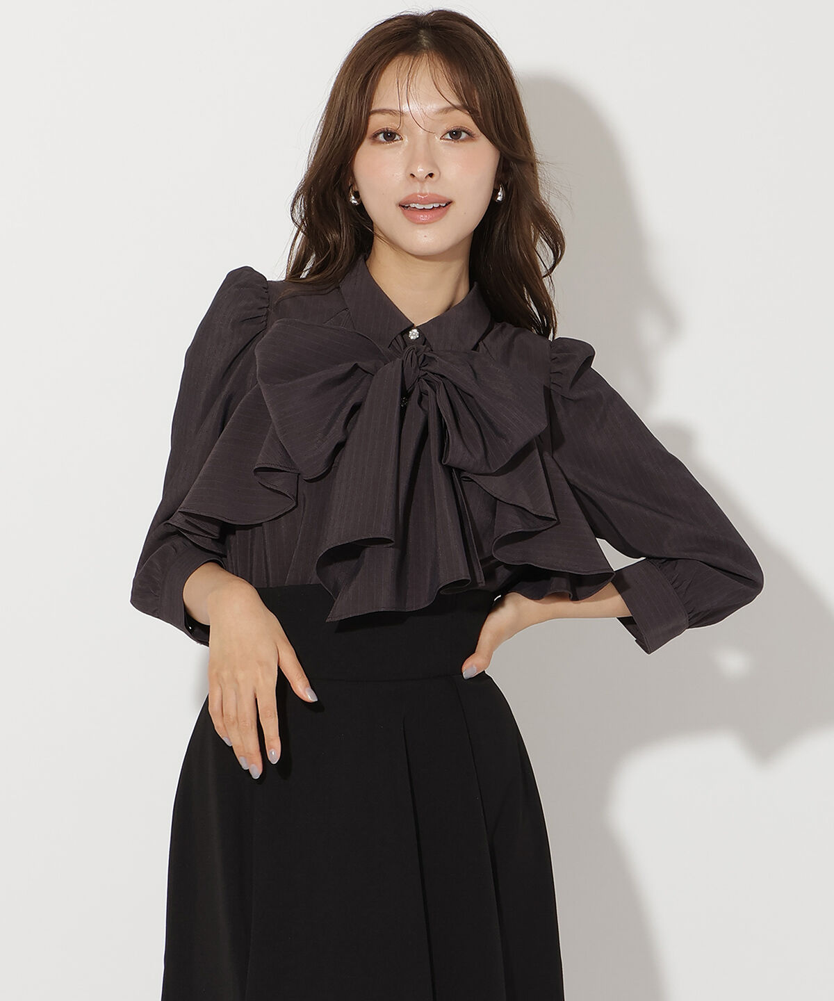 アンドクチュール「ビジューボタンフリルケープブラウス」|シャツ・ブラウス|black/borderｽﾄﾗｲﾌﾟ