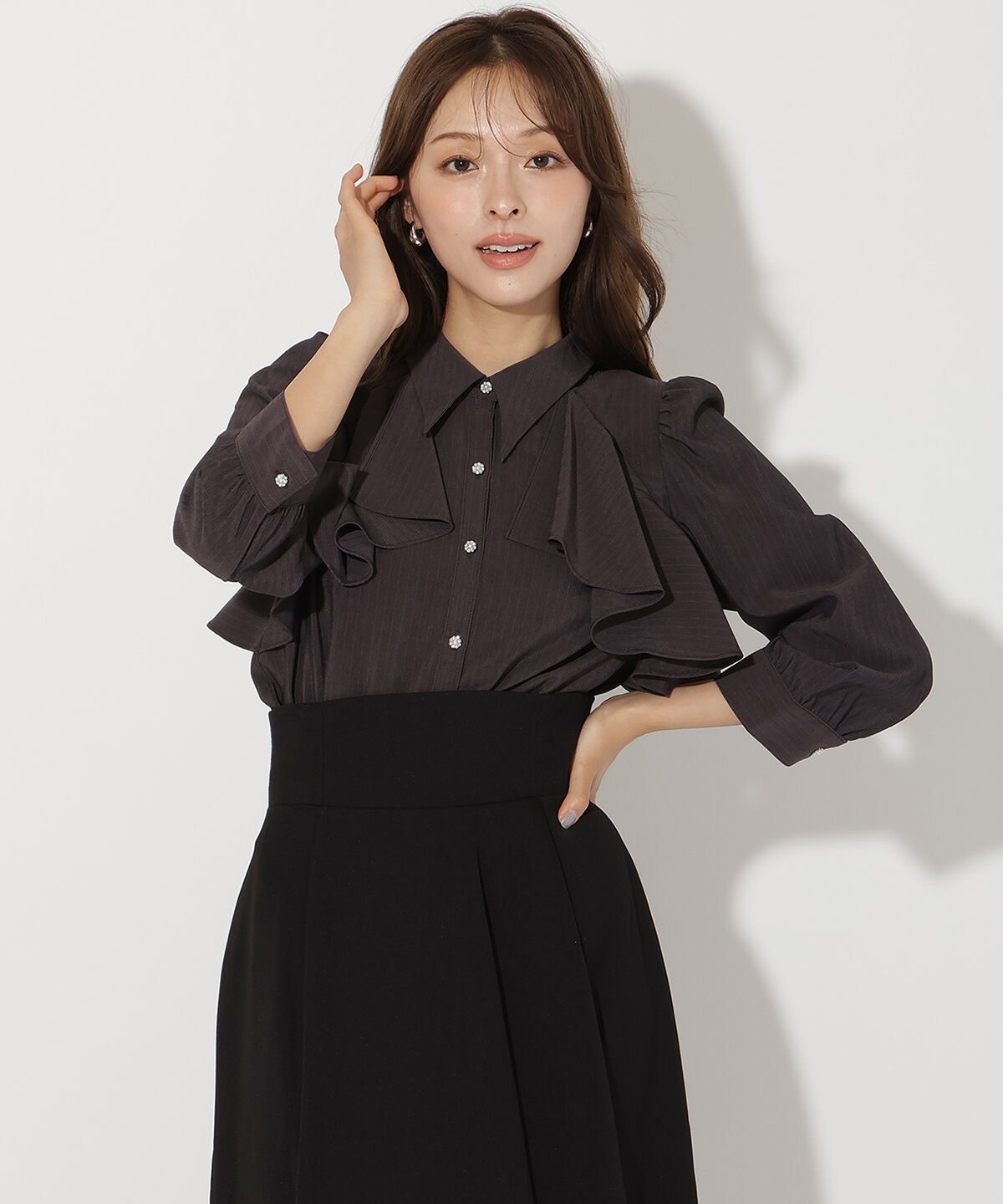 アンドクチュール「ビジューボタンフリルケープブラウス」|シャツ・ブラウス|