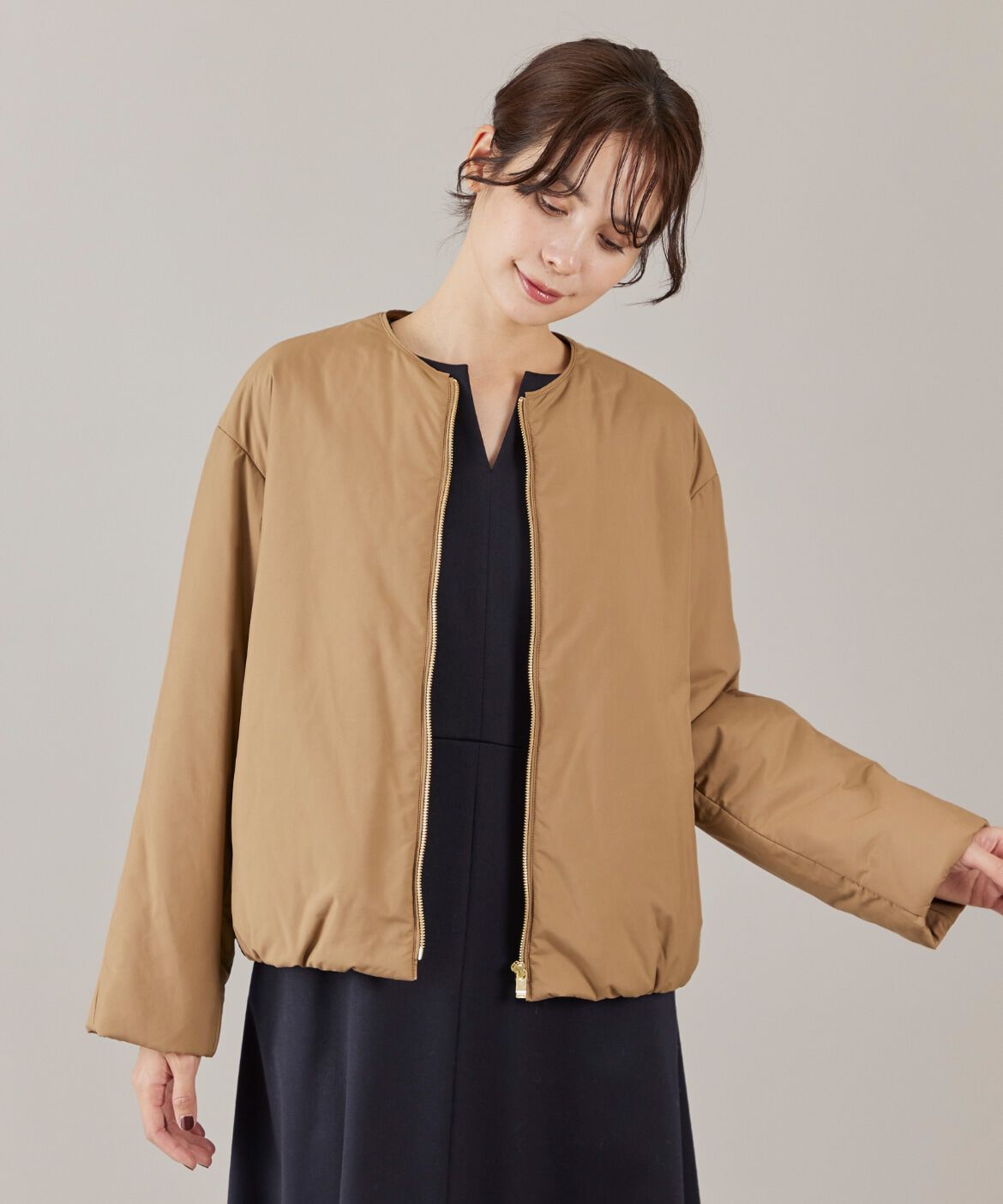 INED「ノーカラー中綿ブルゾン《LIMONTA EAST》」|その他|キャメル1