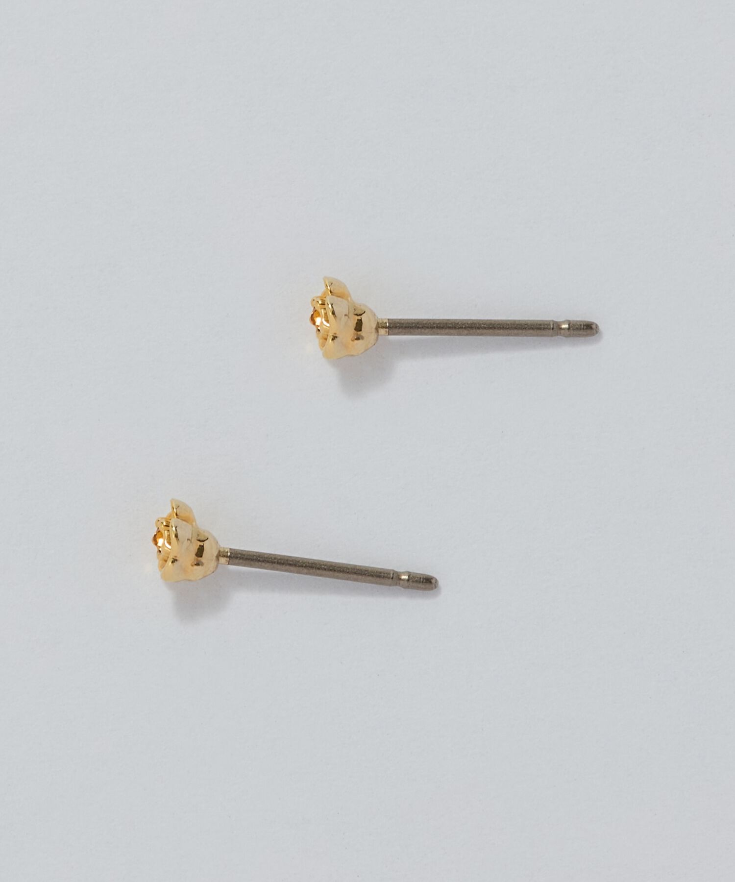 Phoebe「【金属アレルギー対応】プチフラワービジュースタッドピアス　オレンジ」|ピアス|