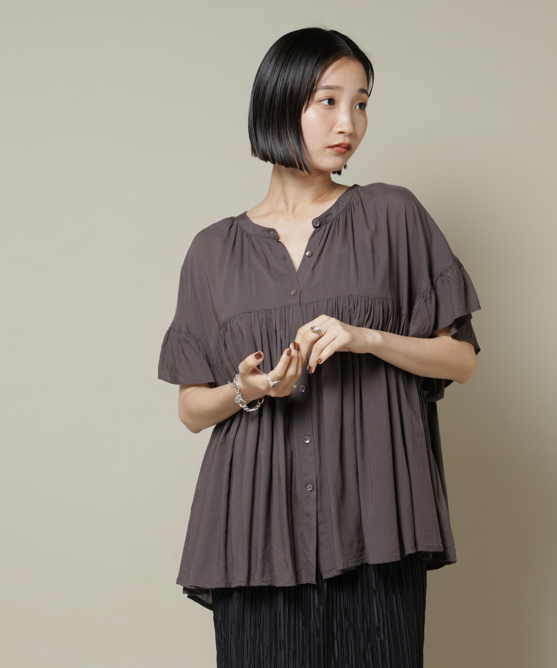 nano･universe「made in INDIA フリルスリーブギャザーブラウス(セットアップ可)」|シャツ・ブラウス|チャコール3