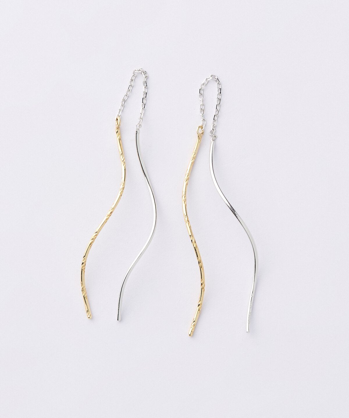 newme by Samantha Thavasa「K10 YG&times;WG コンビウェーブピアス」|ピアス|K10 YGxK10 WG