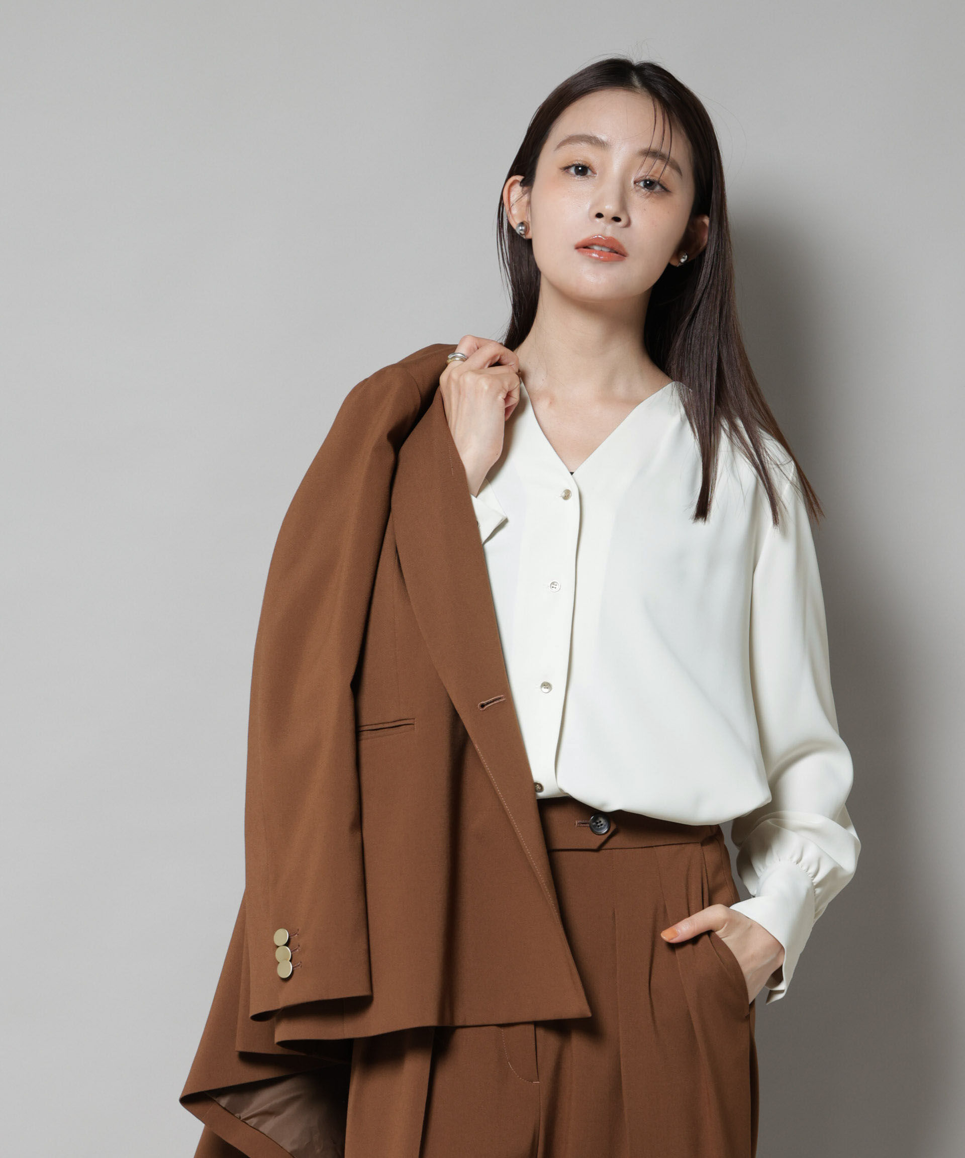 nano･universe「フロントボタンVネックブラウス」|シャツ・ブラウス|