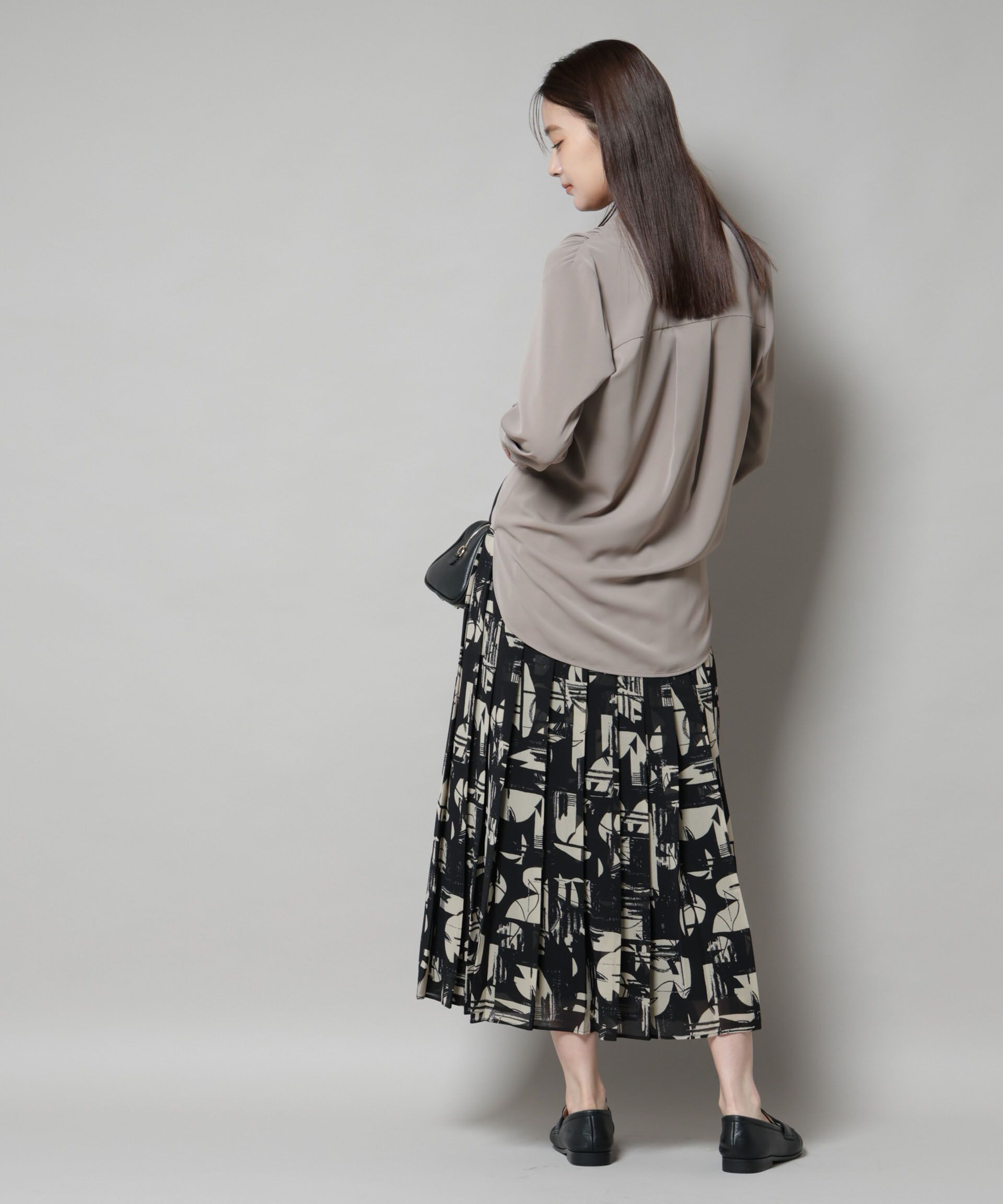 nano･universe「フロントボタンVネックブラウス」|シャツ・ブラウス|