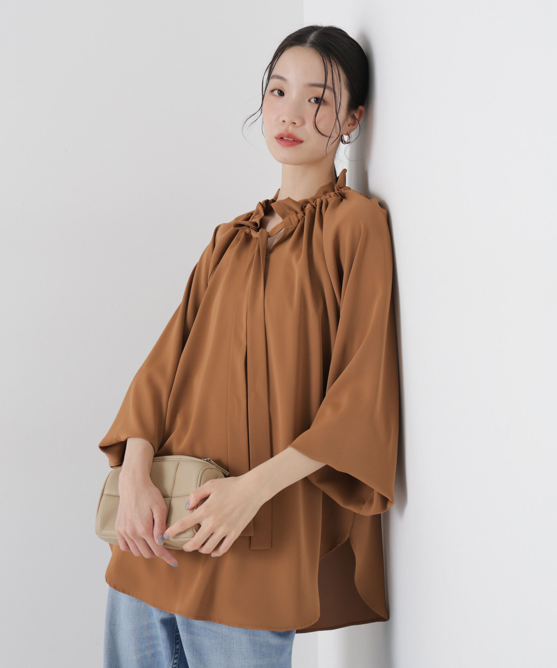 nano･universe「フリルカラーボータイブラウス」|シャツ・ブラウス|ブラウン