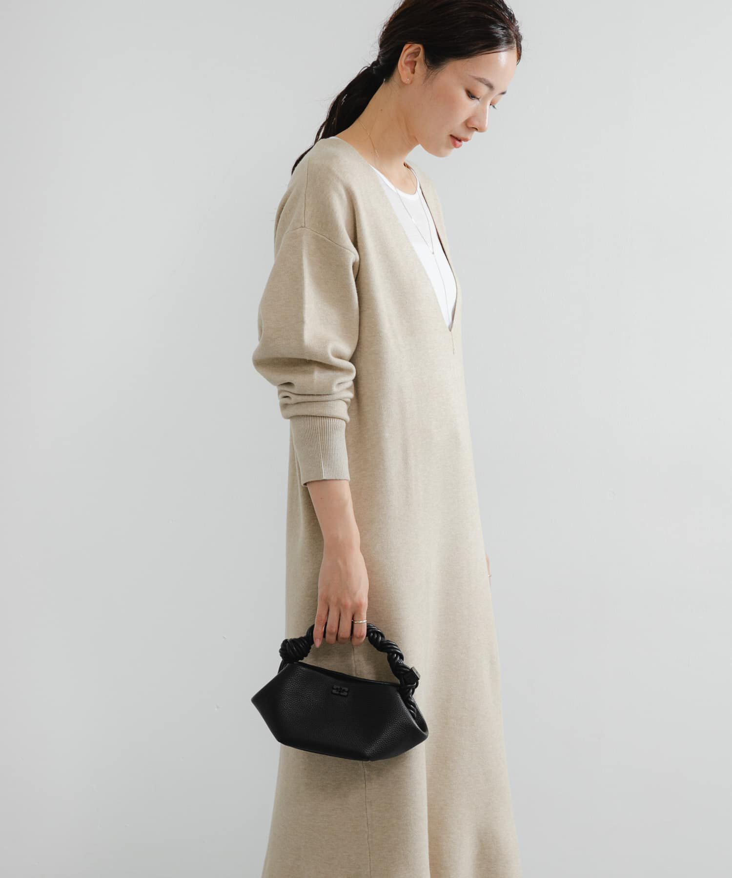 URBAN RESEARCH「深Vネックニットワンピース」|ワンピース|
