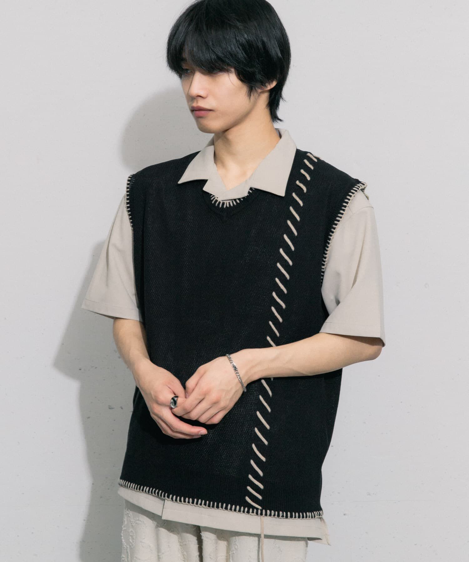 SENSE OF PLACE by URBAN RESEARCH「ブランケットステッチVネックベスト」|ベスト・ジレ|