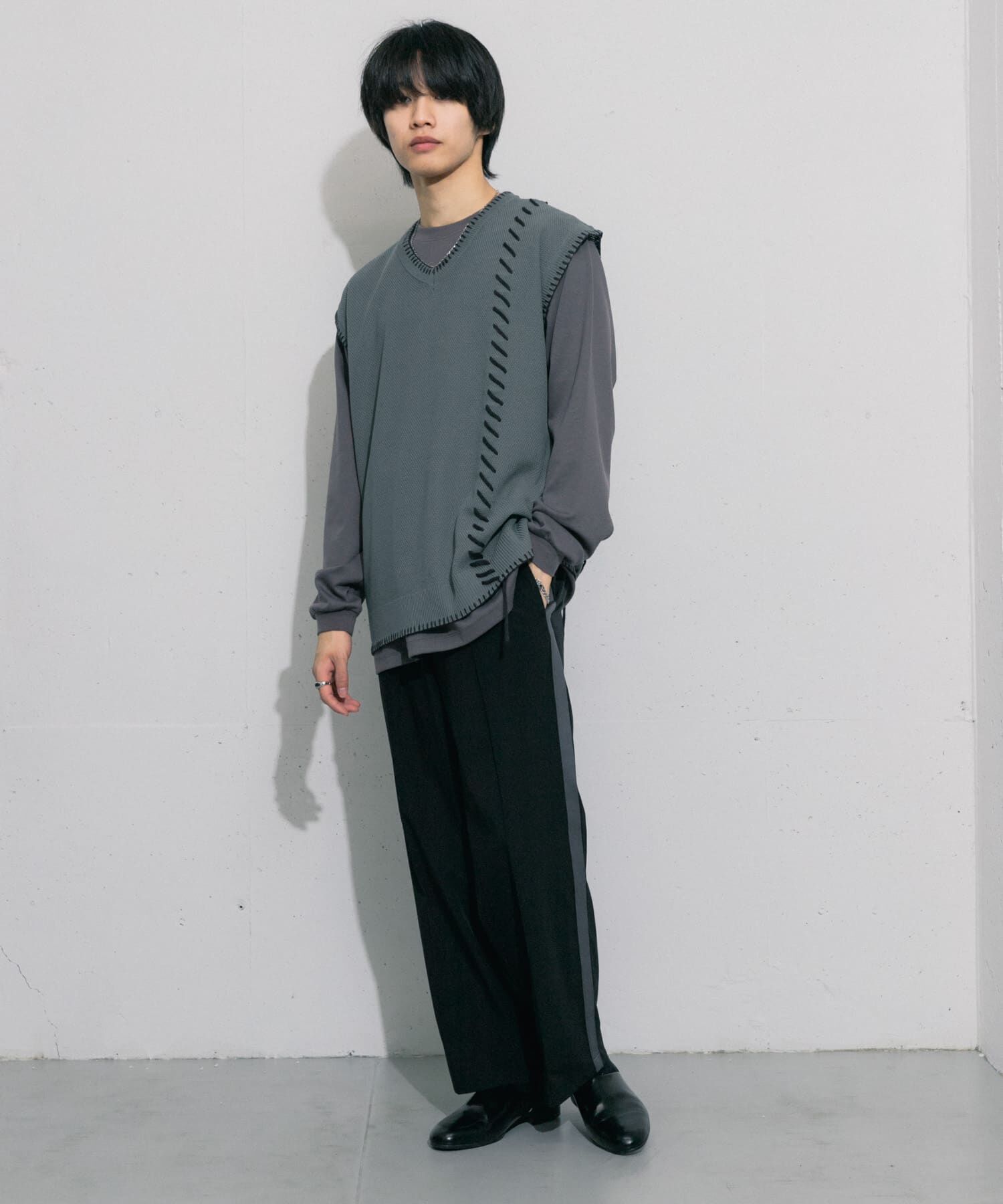 SENSE OF PLACE by URBAN RESEARCH「ブランケットステッチVネックベスト」|ベスト・ジレ|