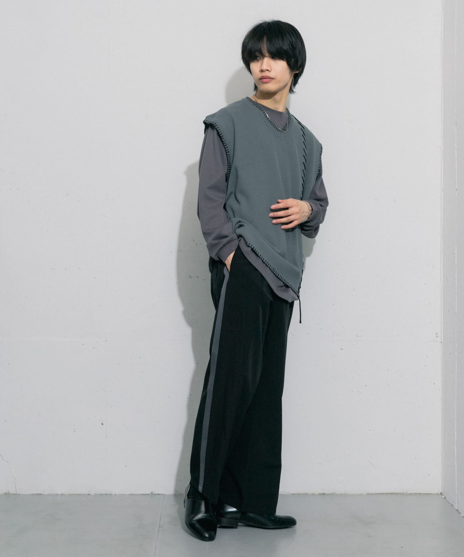 SENSE OF PLACE by URBAN RESEARCH「ブランケットステッチVネックベスト」|ベスト・ジレ|