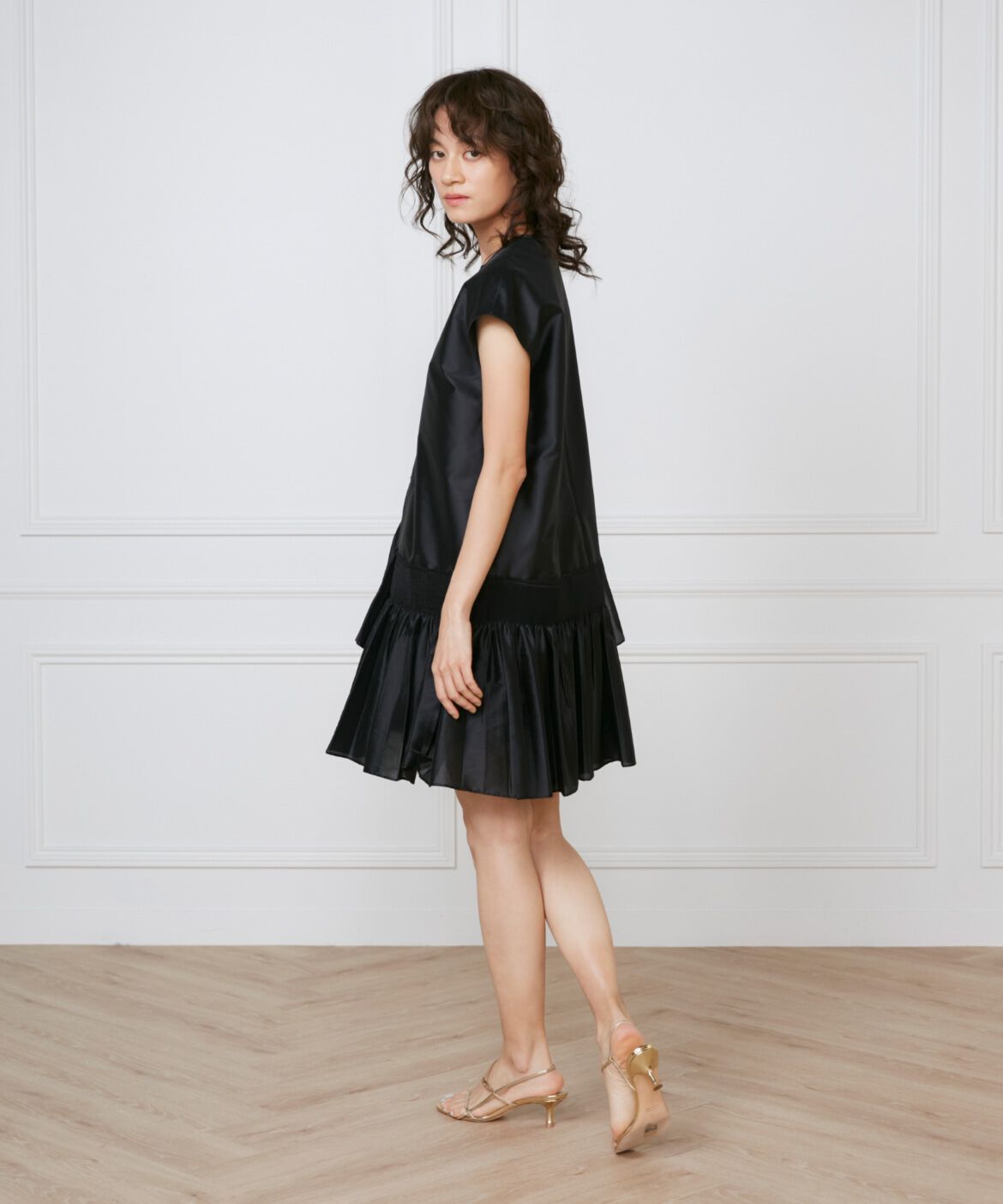 INED「シャーリングプリーツワンピース《la veille by SUPERIOR CLOSET》」|ワンピース|