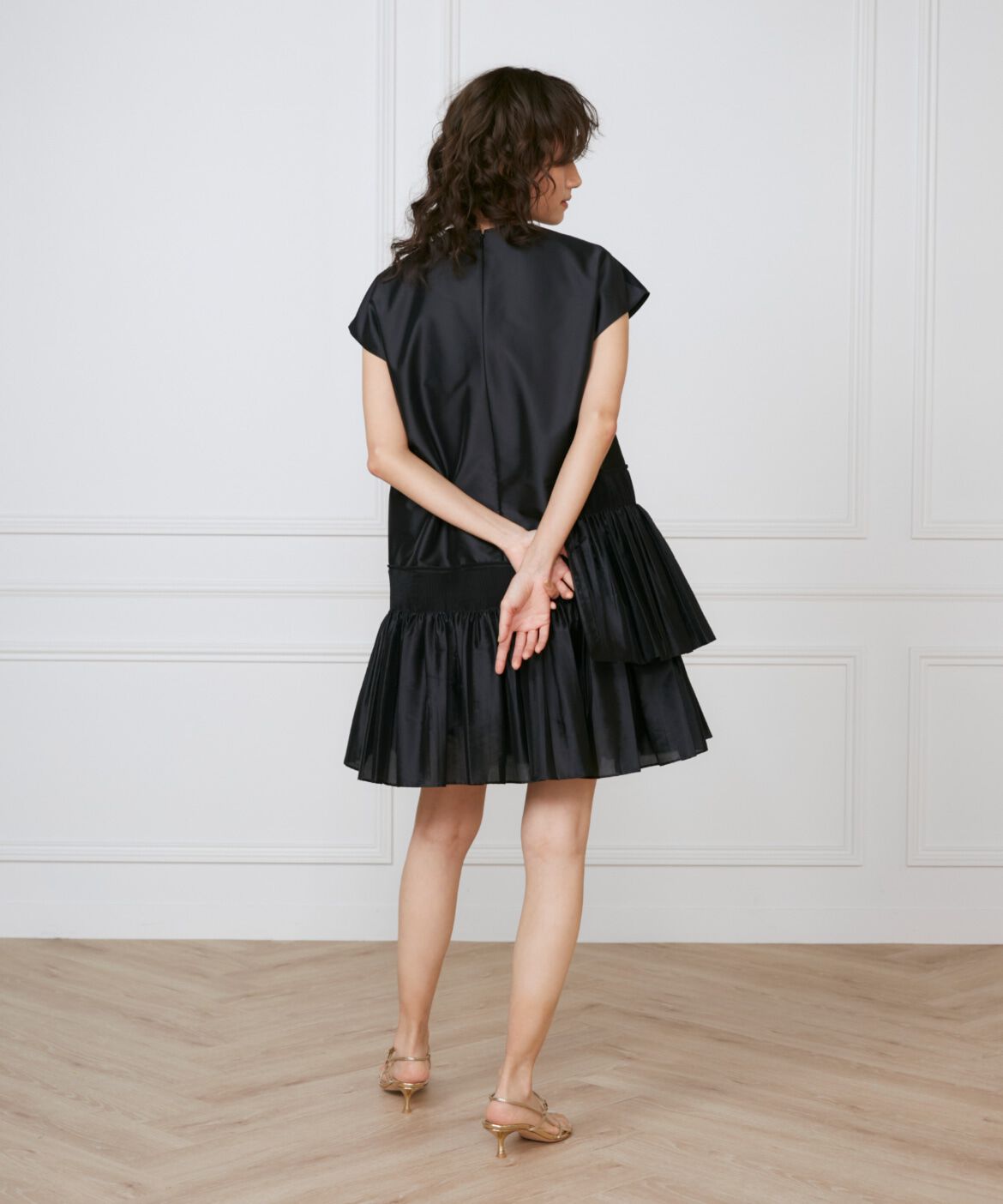 INED「シャーリングプリーツワンピース《la veille by SUPERIOR CLOSET》」|ワンピース|