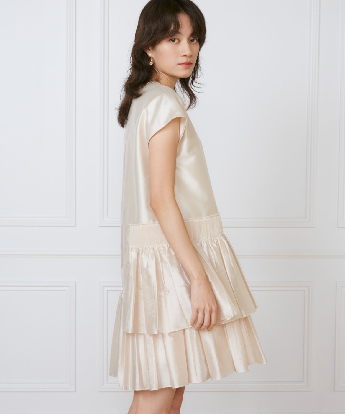 INED「シャーリングプリーツワンピース《la veille by SUPERIOR CLOSET》」|ワンピース|