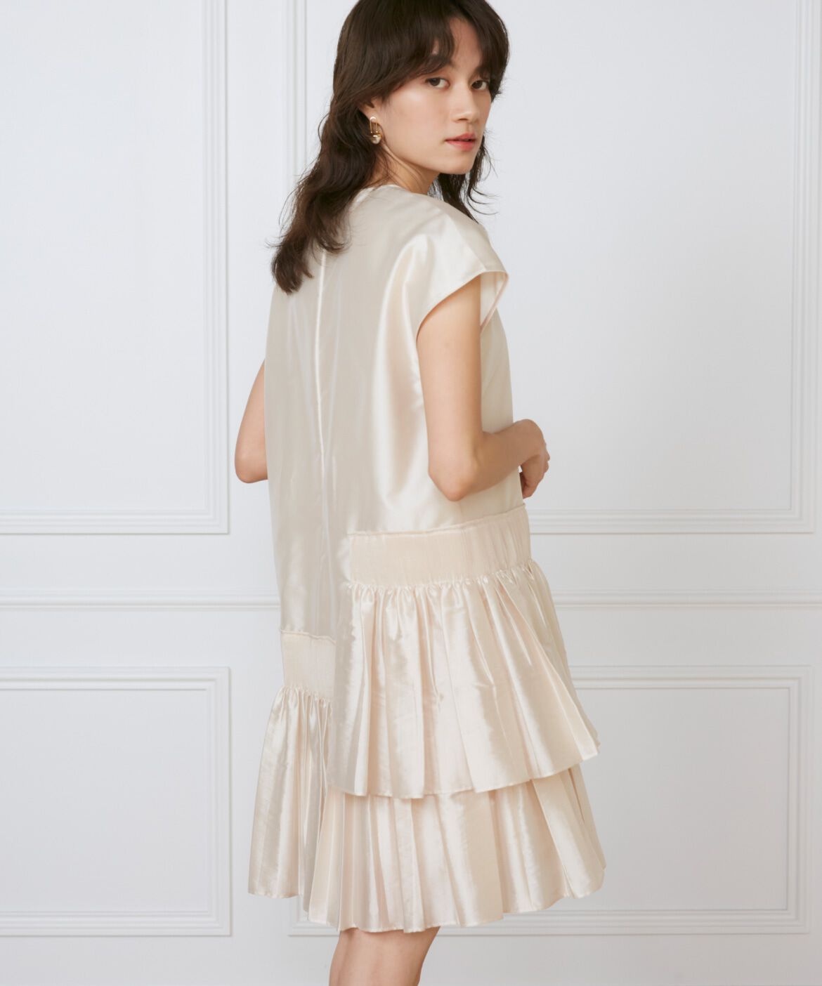 INED「シャーリングプリーツワンピース《la veille by SUPERIOR CLOSET》」|ワンピース|