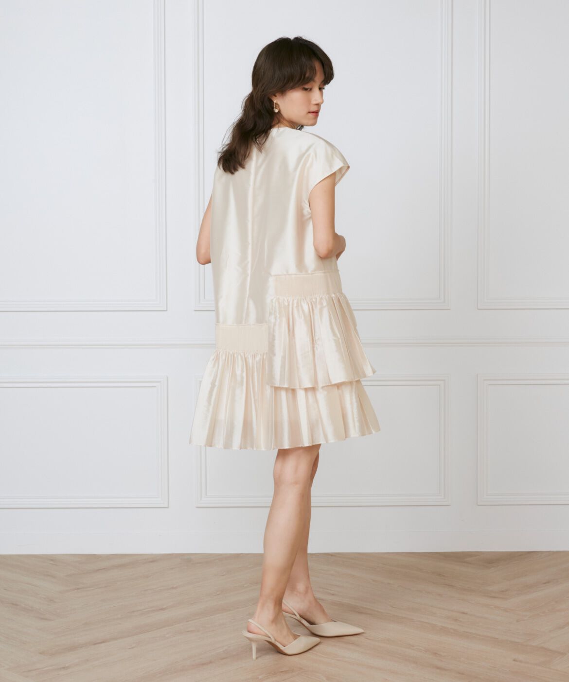 INED「シャーリングプリーツワンピース《la veille by SUPERIOR CLOSET》」|ワンピース|