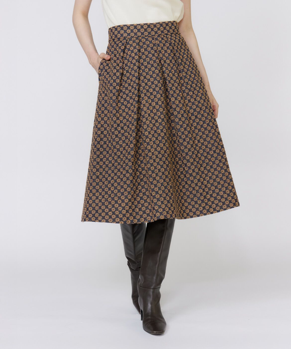 Maglie le cassetto「《M Maglie le cassetto》フラワー刺繍デニムスカート」|スカート|