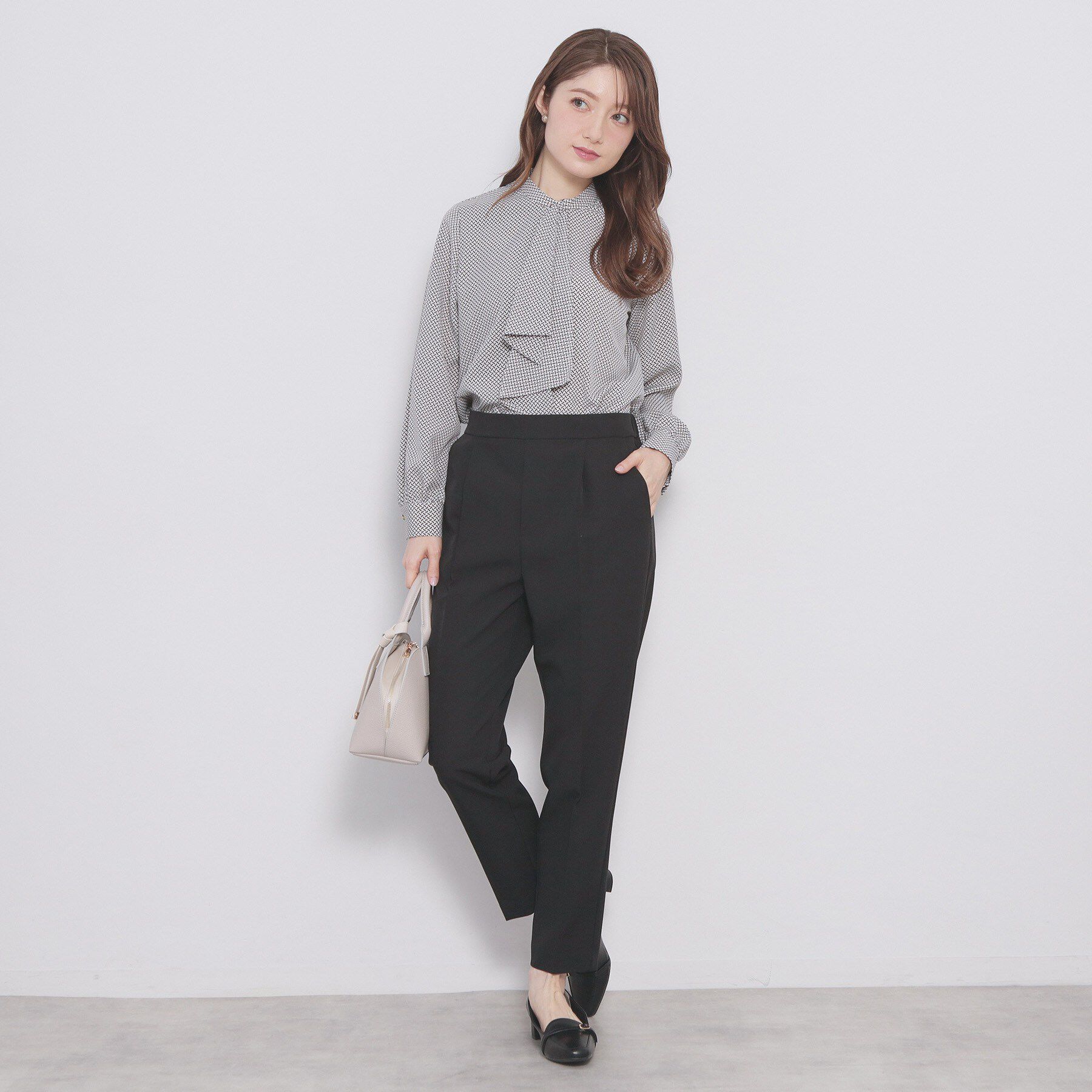 index「アシンメトリーボウタイブラウス【洗濯機OK/イージーアイロン/防シワ】《XS～LL》」|シャツ・ブラウス|