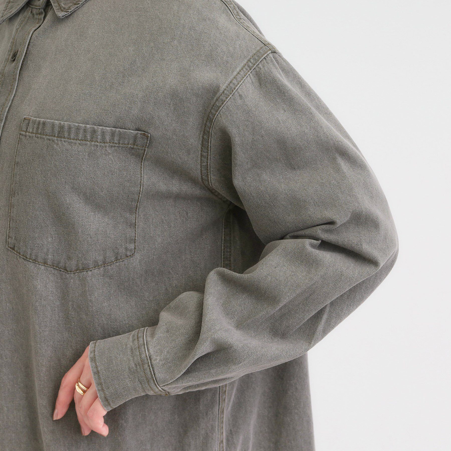 SHOO･LA･RUE「【S-LL】大人のカジュアルコーデに こなれデニムシャツ」|シャツ・ブラウス|