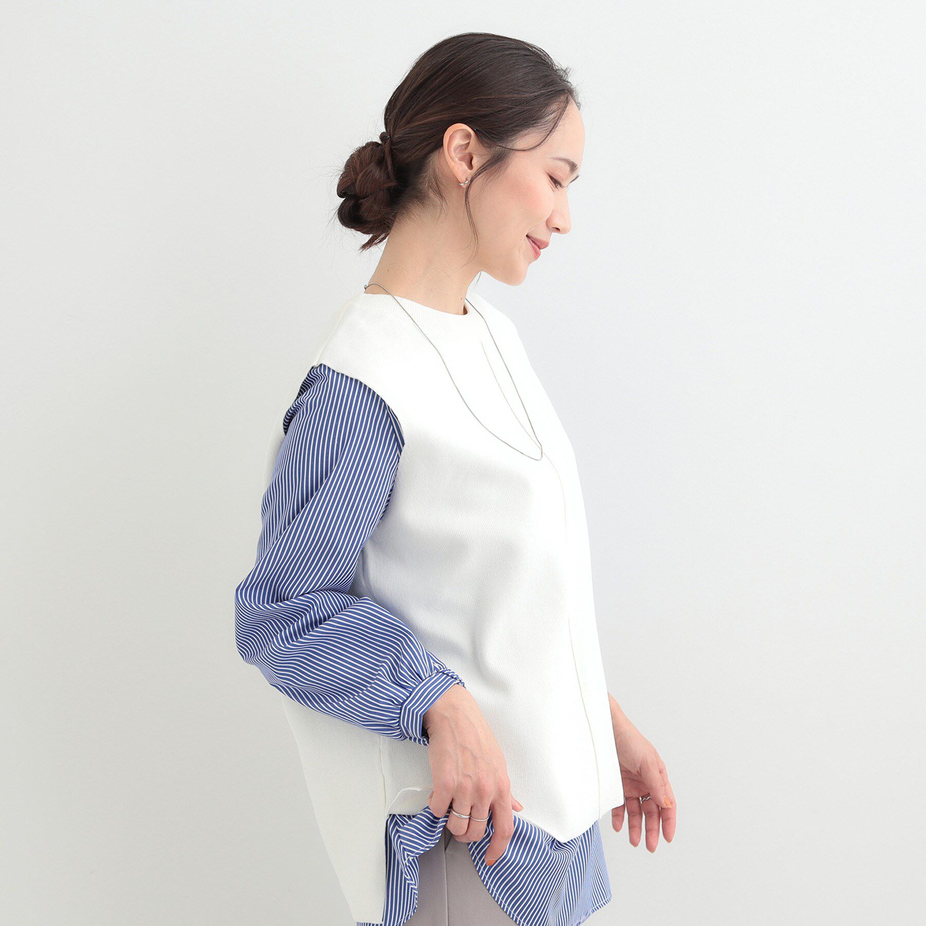 SHOO･LA･RUE「【2点セット/S-LL/洗濯機可】軽くてきれい見え ニットベスト＋ブラウス」|ニット・セーター|