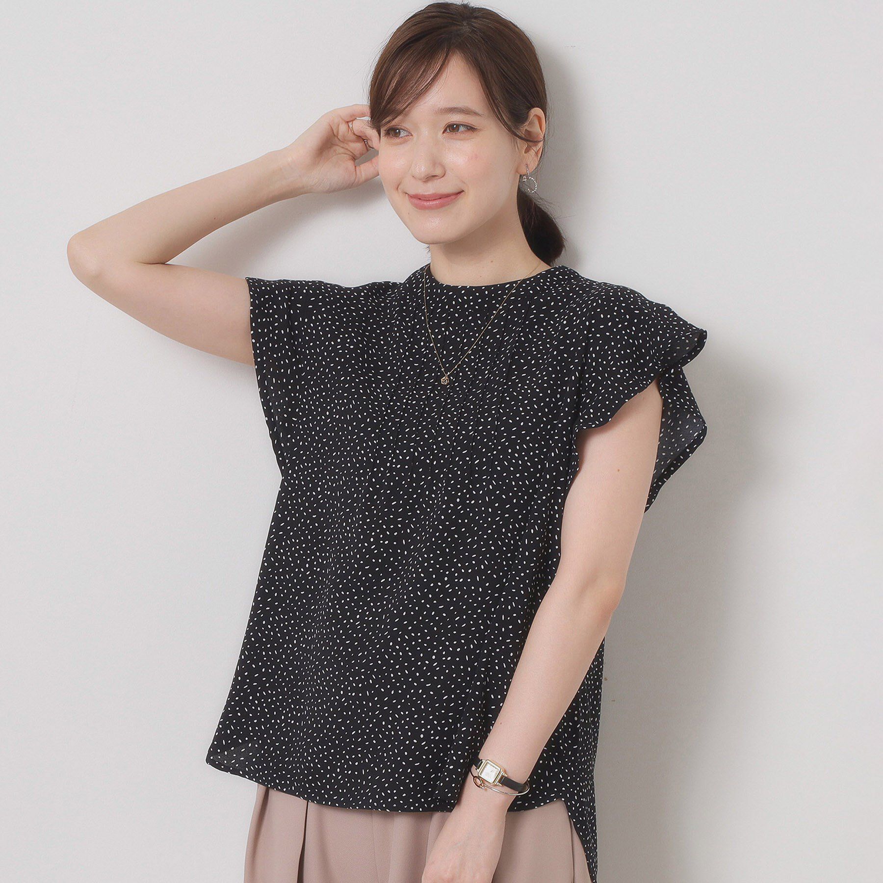 ITS&rsquo;DEMO「【接触冷感／手洗い可】フリル袖ブラウス」|シャツ・ブラウス|ブラック(119)