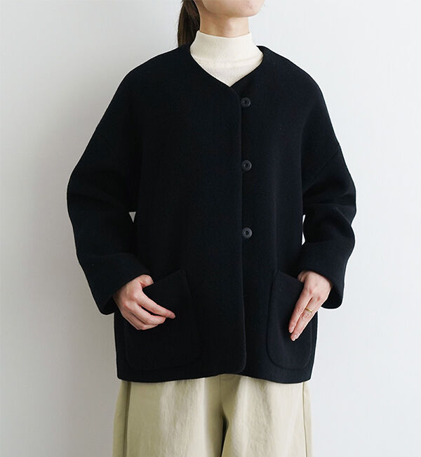 オオカミとフクロウ「オオカミとシロクマのヴィーカ」|ノーカラーコート|ブラック