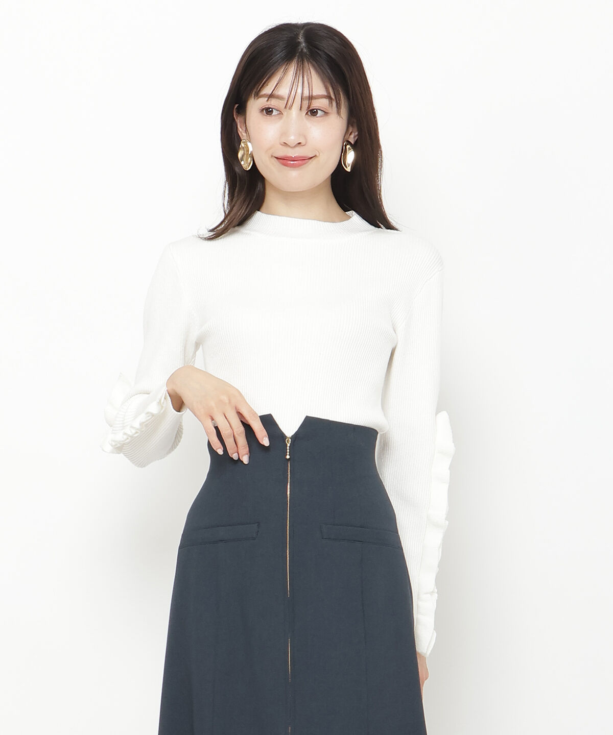 アンドクチュール「袖フリルハイネックリブニットプルオーバー」|ニット・セーター|