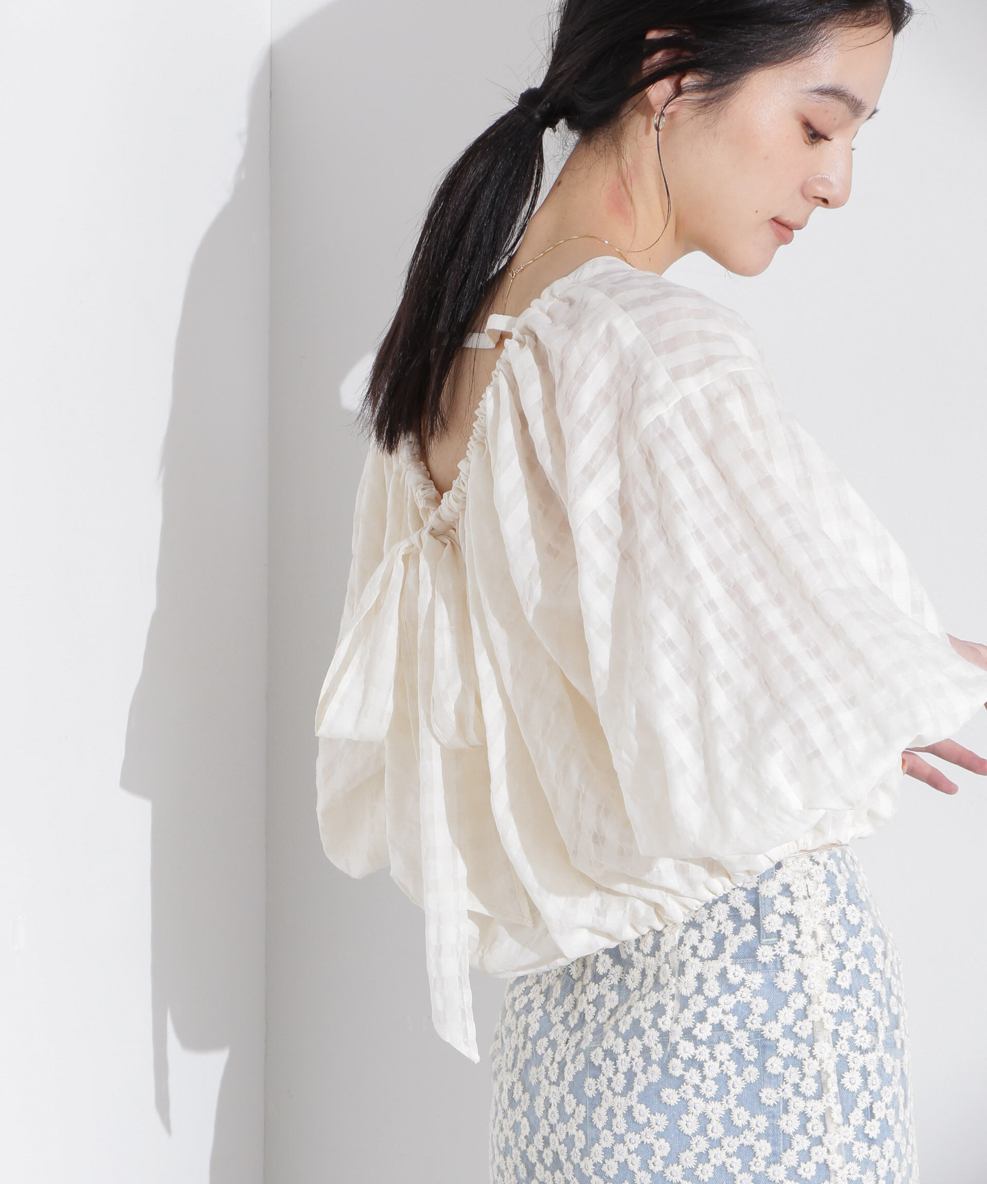 nano･universe「シアーチェックバックオープンバルーンブラウス」|シャツ・ブラウス|