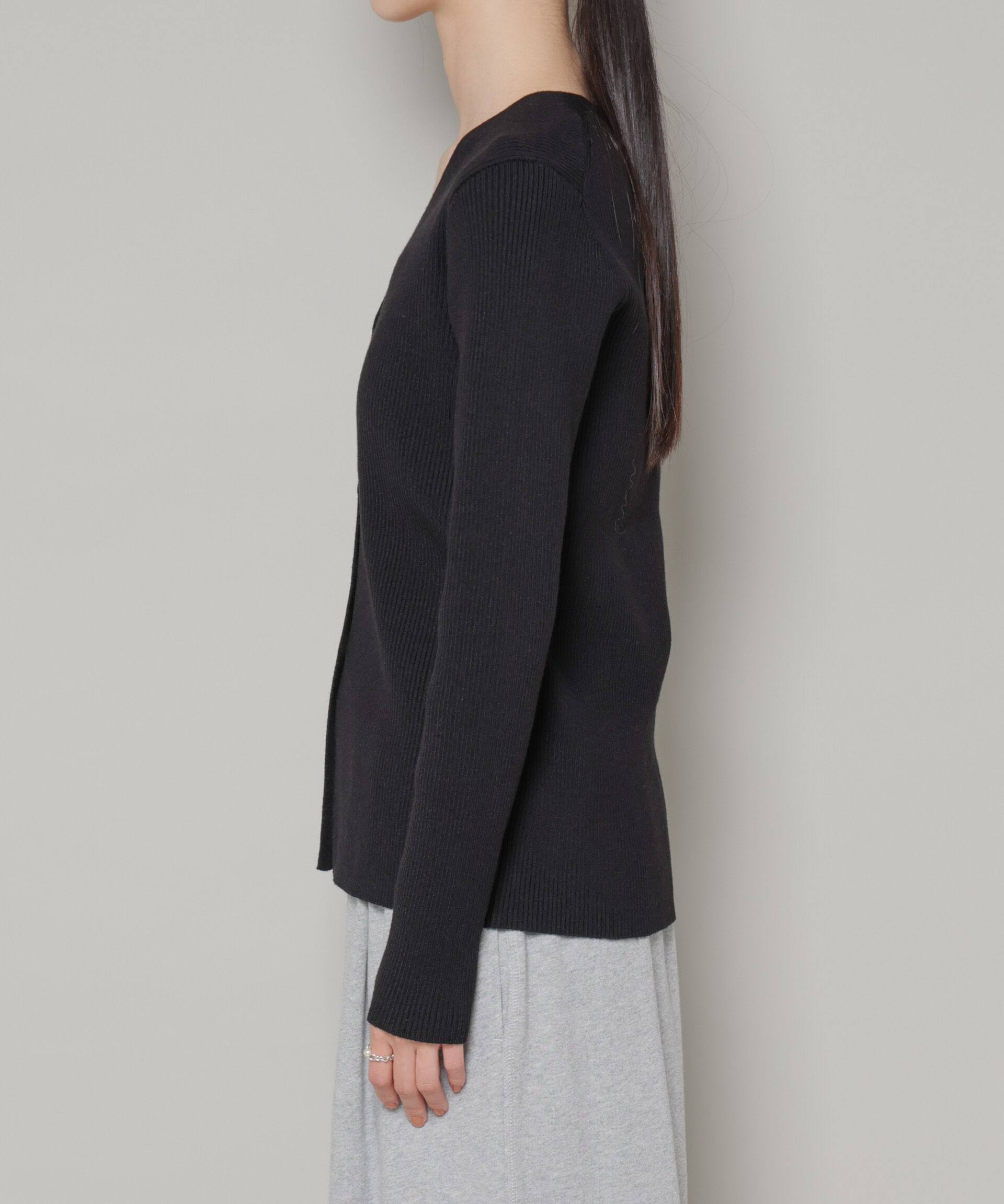 nano･universe「裾スリットVネックリブカーディガン」|ニット・セーター|