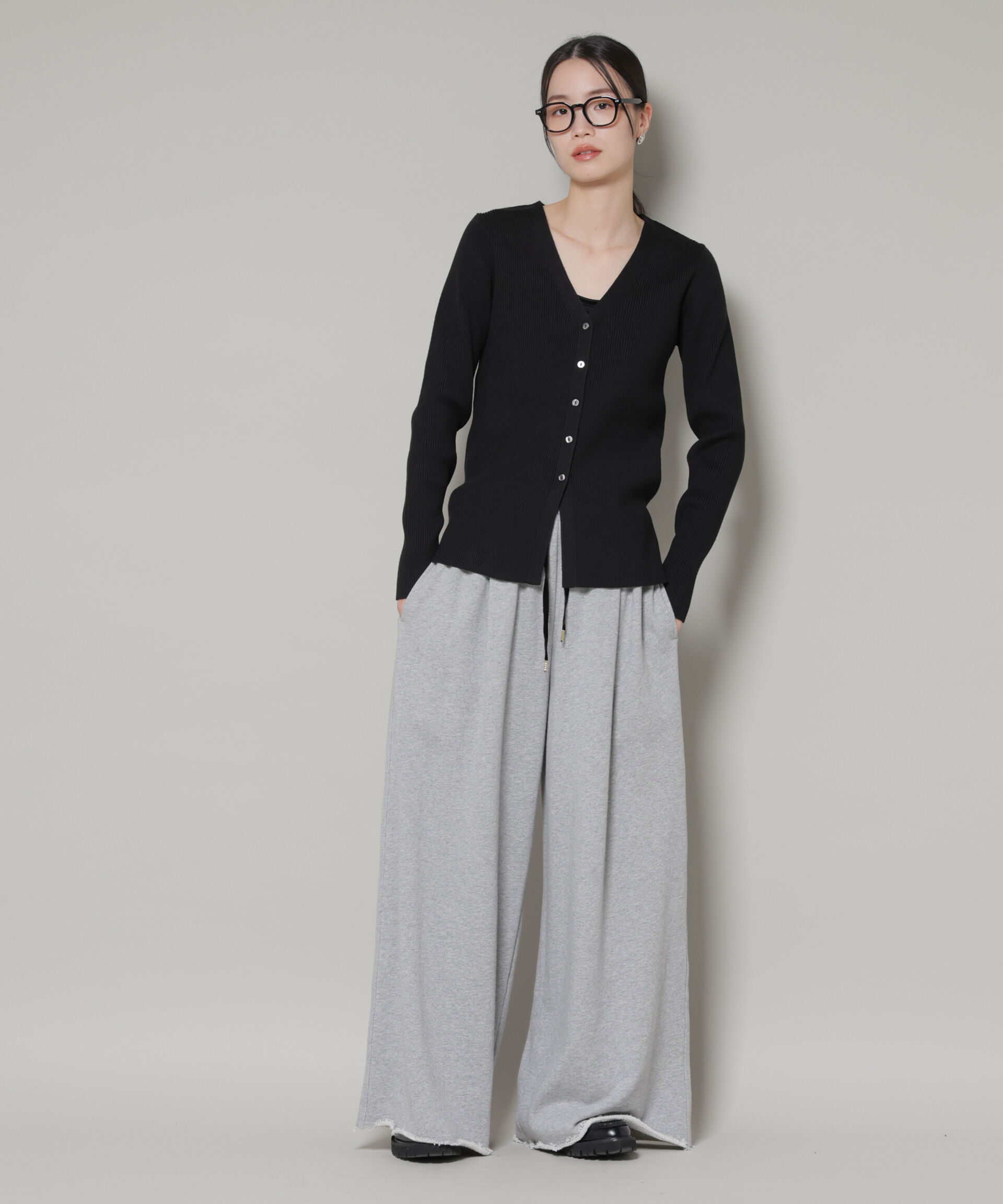 nano･universe「裾スリットVネックリブカーディガン」|ニット・セーター|