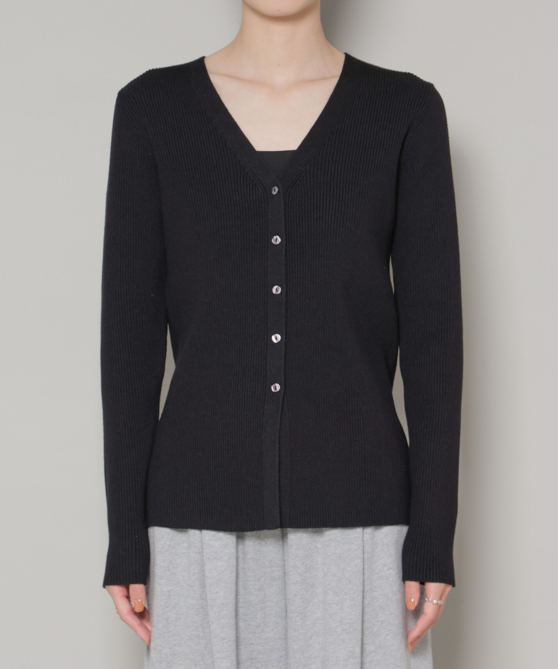 nano･universe「裾スリットVネックリブカーディガン」|ニット・セーター|